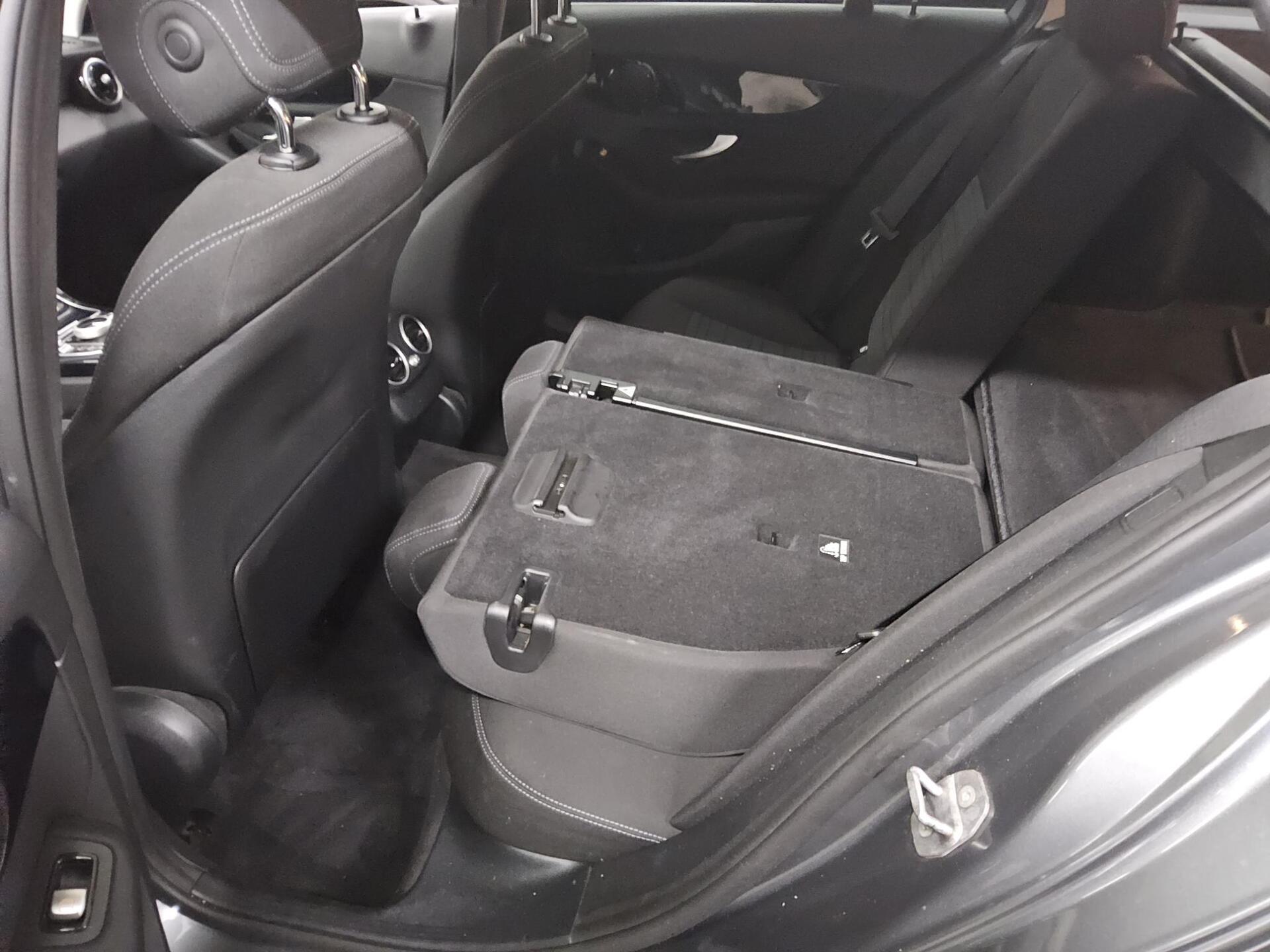 Mercedes-Benz C 200 T d Navi LED RfK PDC Shz BT Tempomat 12