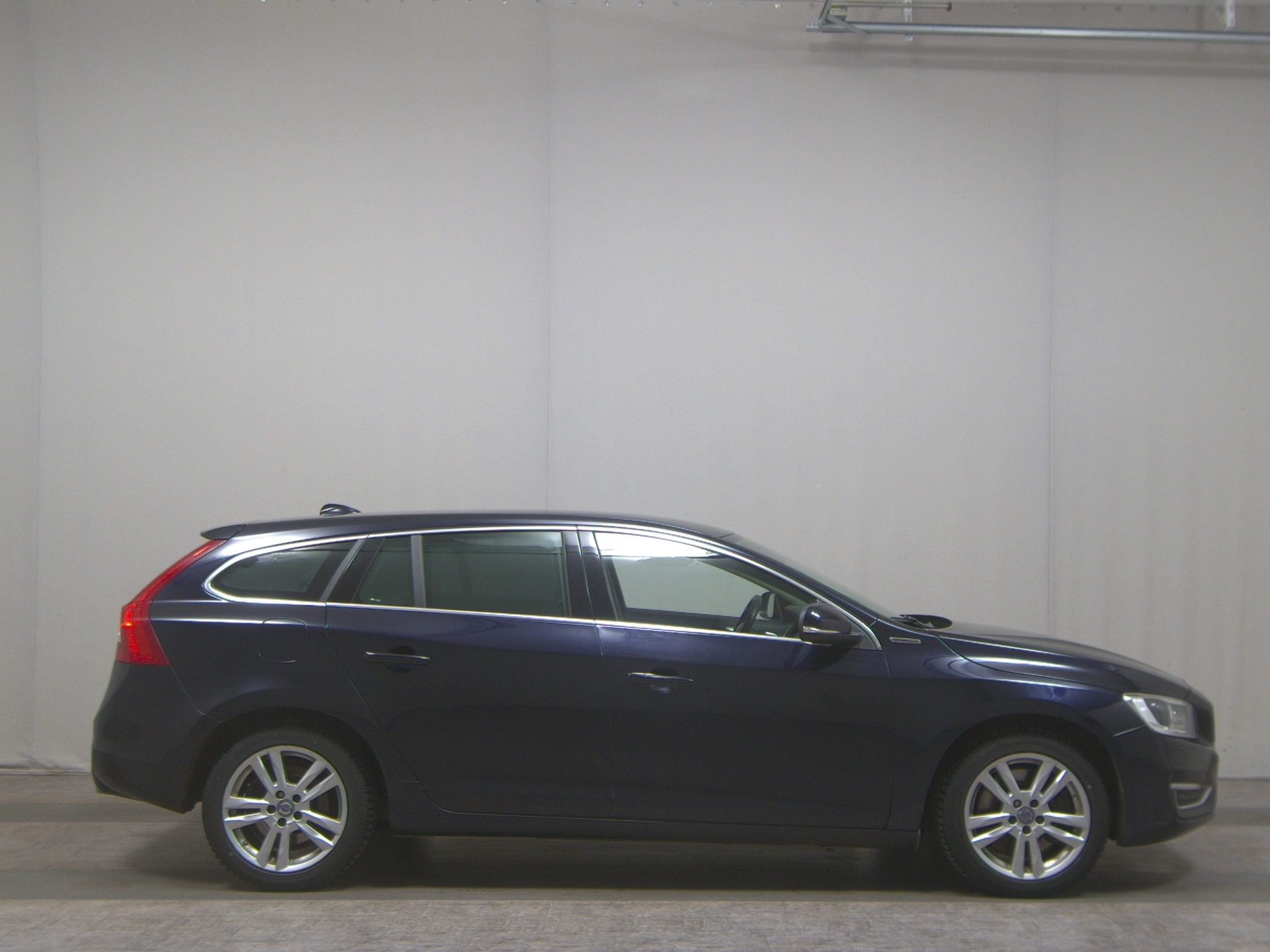 Volvo V60 D6 AWD Summum Leder Navi Xenon AHK HU 06/27