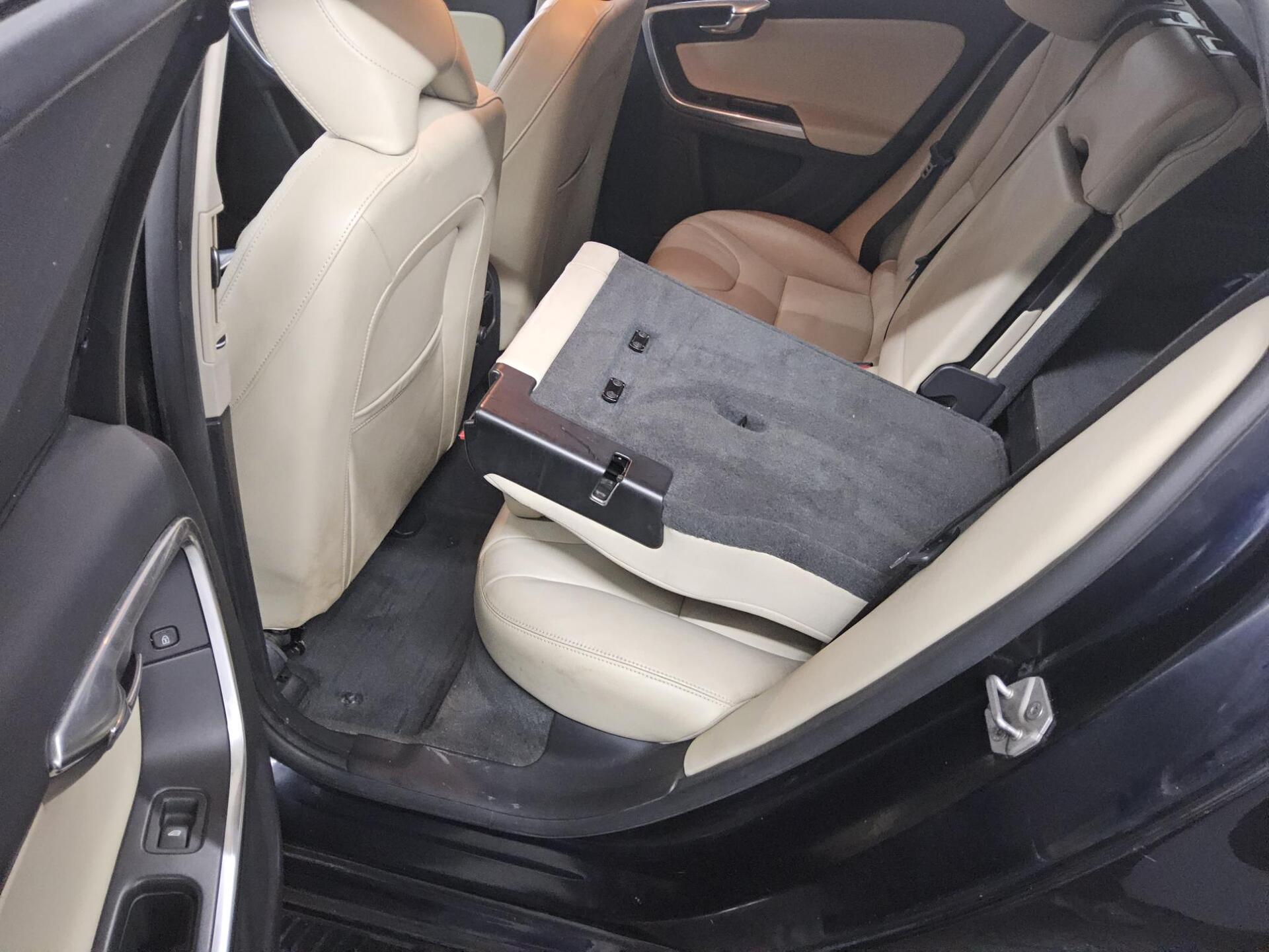 Volvo V60 D6 AWD Summum Leder Navi Xenon AHK HU 06/27 13