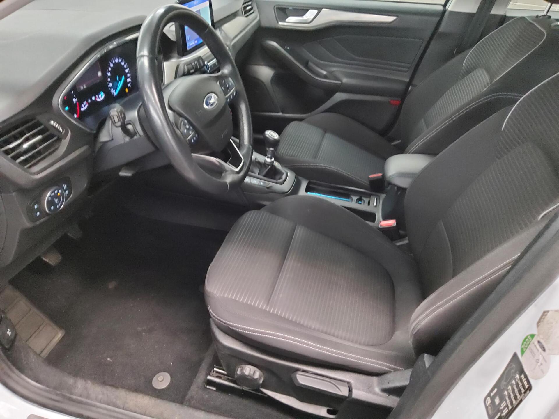 Ford Focus Turnier 1.5 EB Titanium Navi RFK LED 8