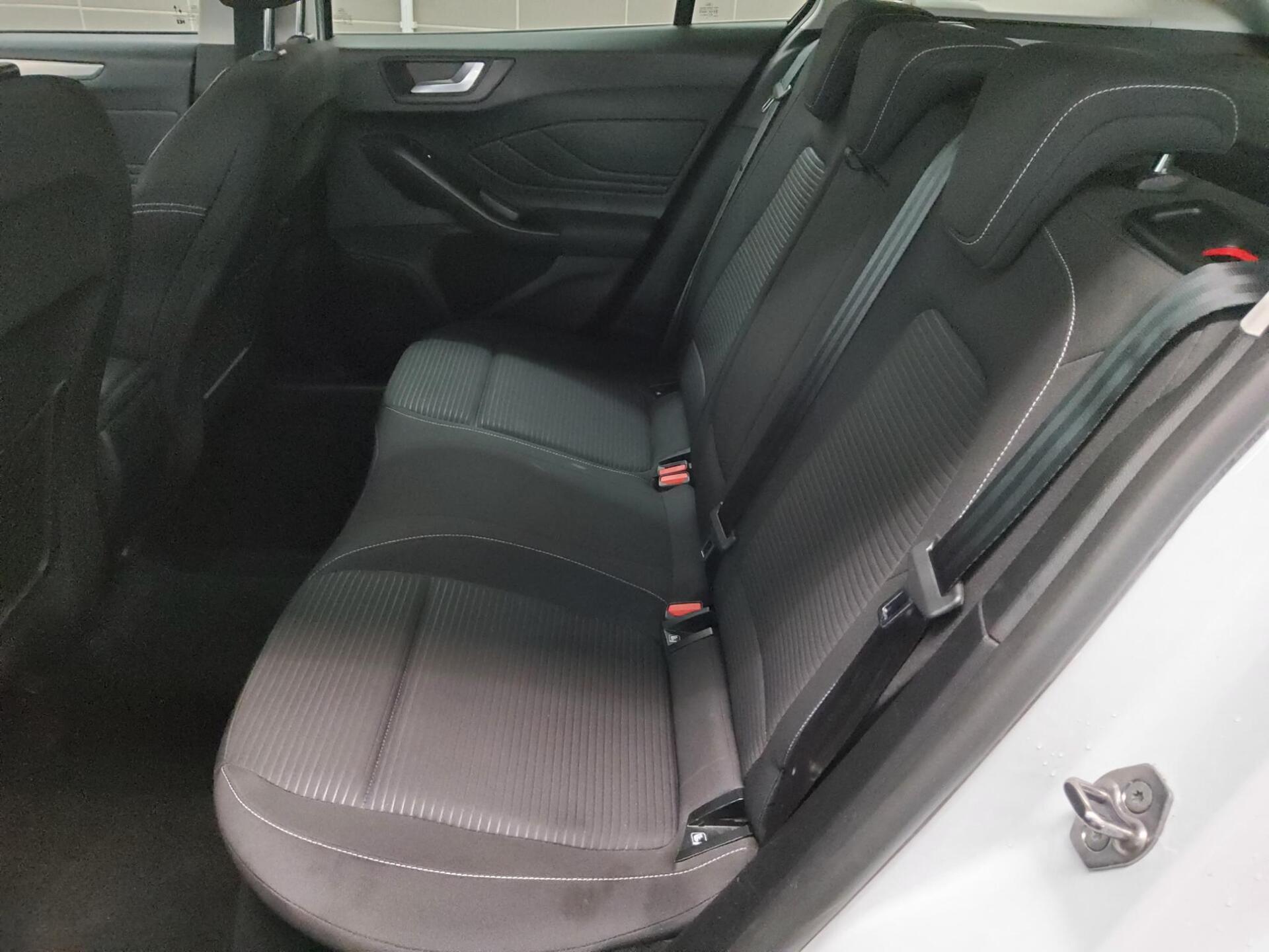 Ford Focus Turnier 1.5 EB Titanium Navi RFK LED 13