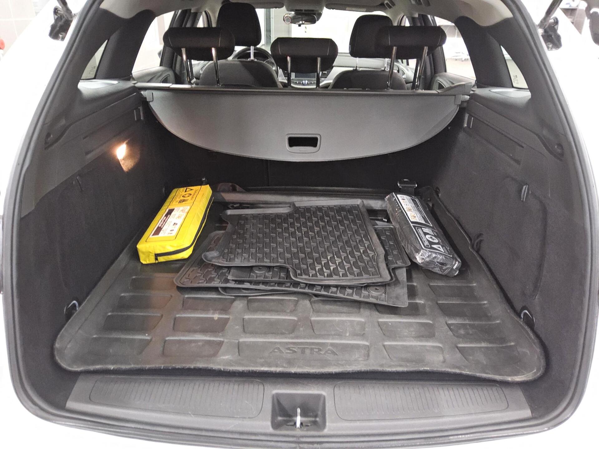 Opel Astra ST 1.5 D Edition Navi LED Tempomat PDC AHK 11