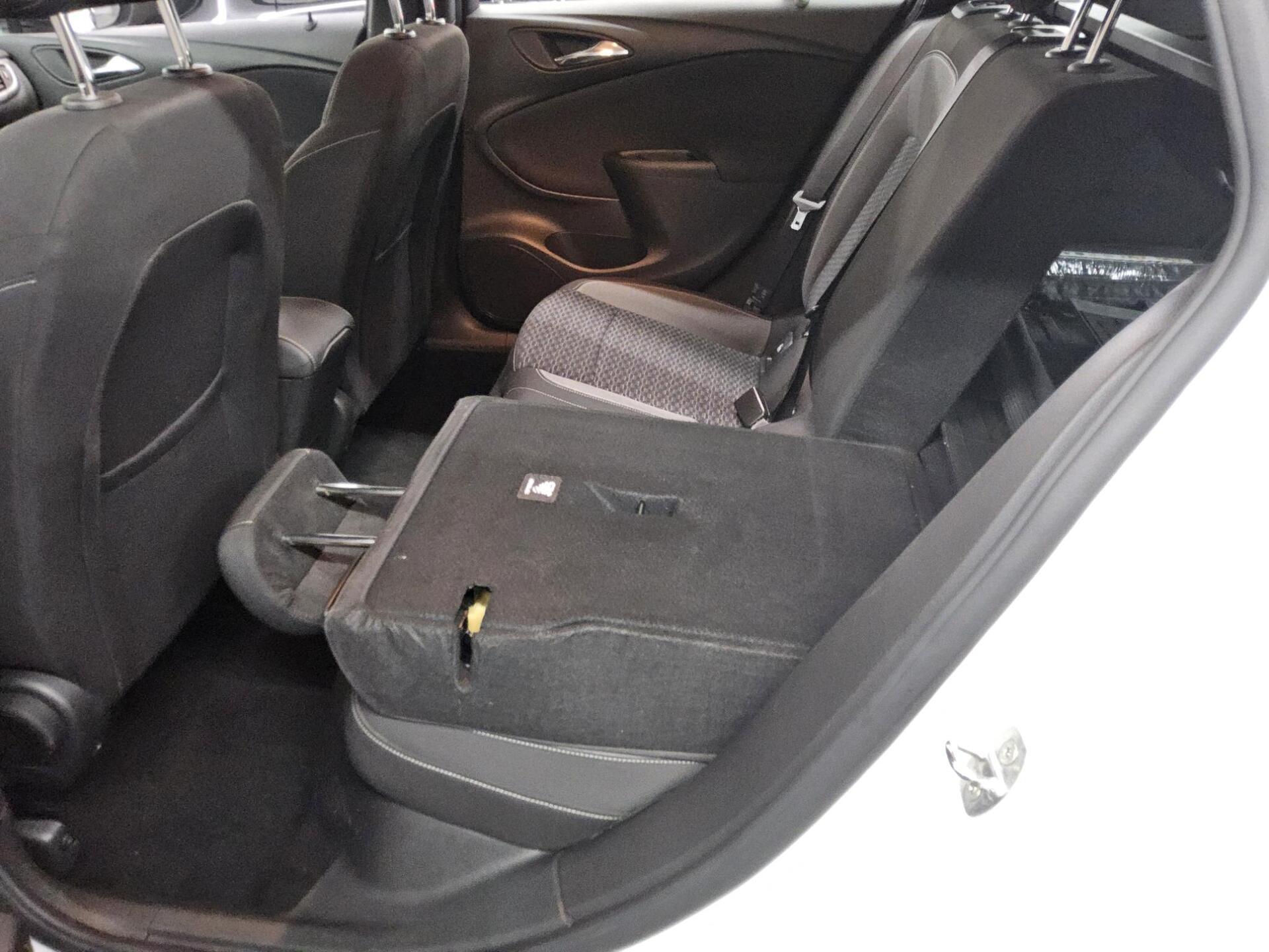 Opel Astra ST 1.5 D Edition Navi LED Tempomat PDC AHK 12