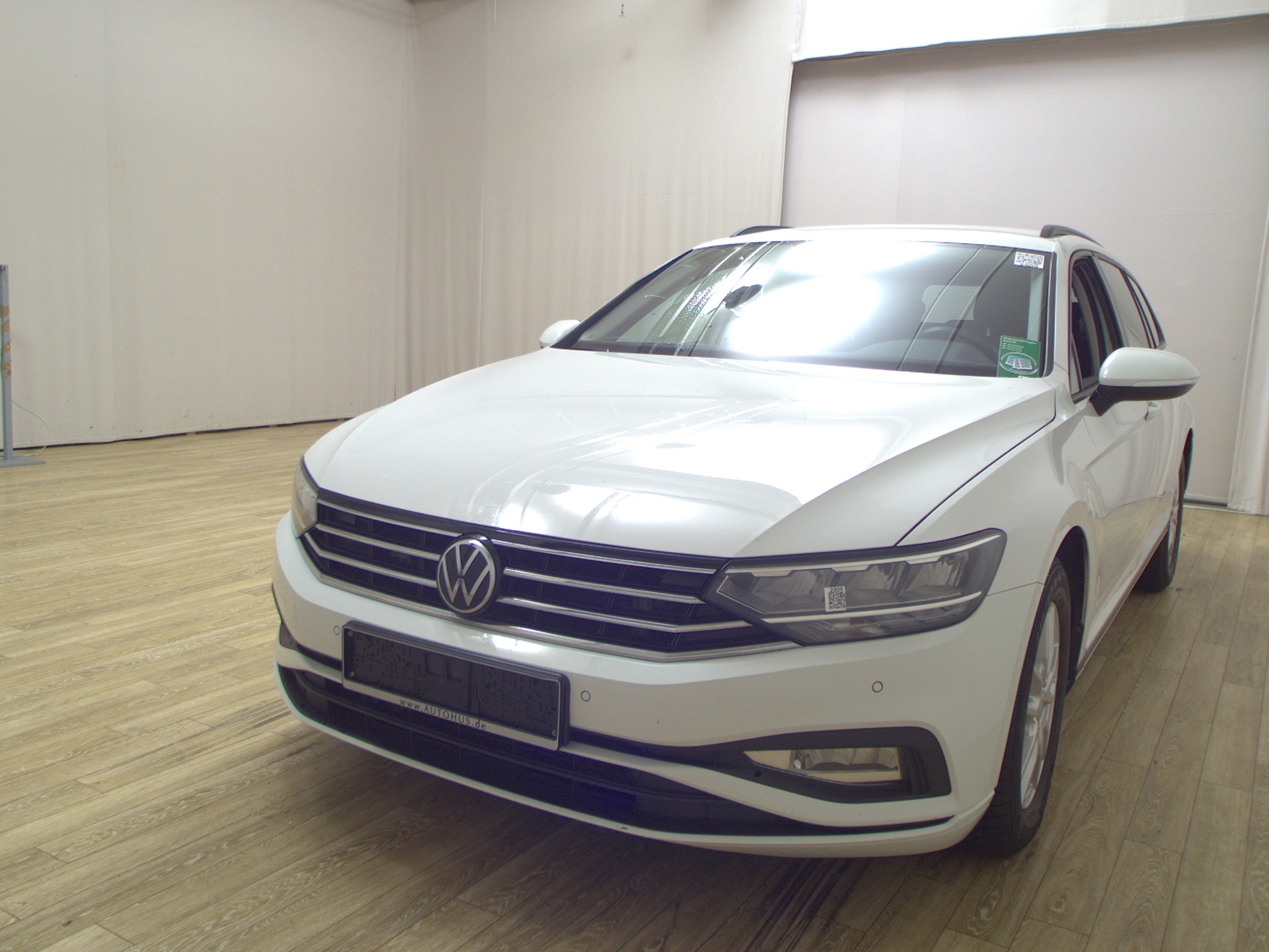 Volkswagen Passat Var. 2.0 TDI Navi LED RfK AHK PDC Shz 2