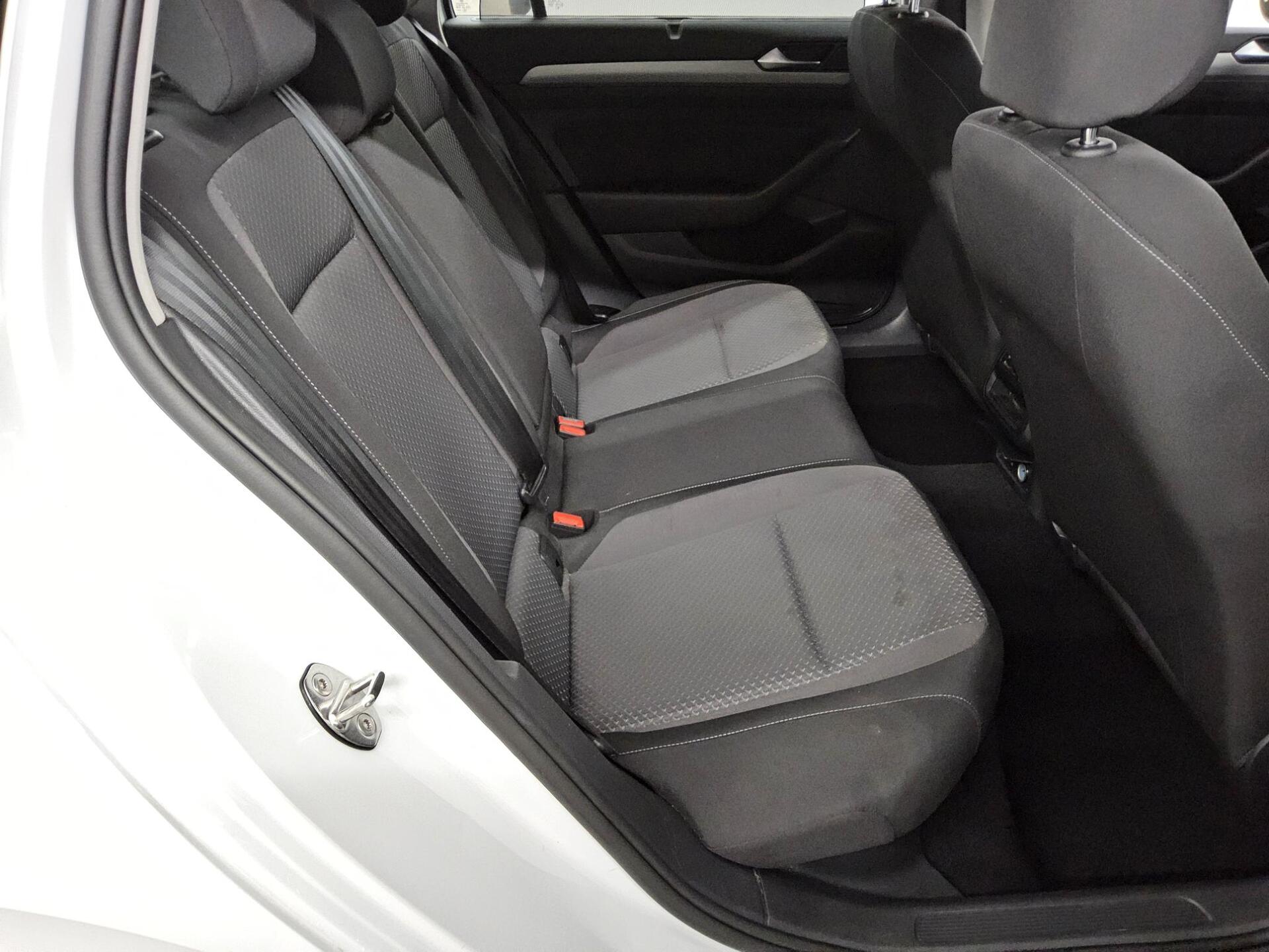 Volkswagen Passat Var. 2.0 TDI Navi LED RfK AHK PDC Shz 13