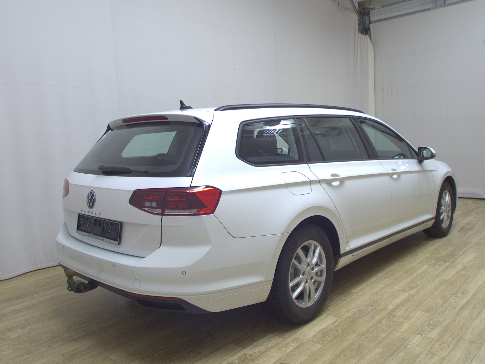 Volkswagen Passat Var. 2.0 TDI Navi LED RfK AHK PDC Shz 4