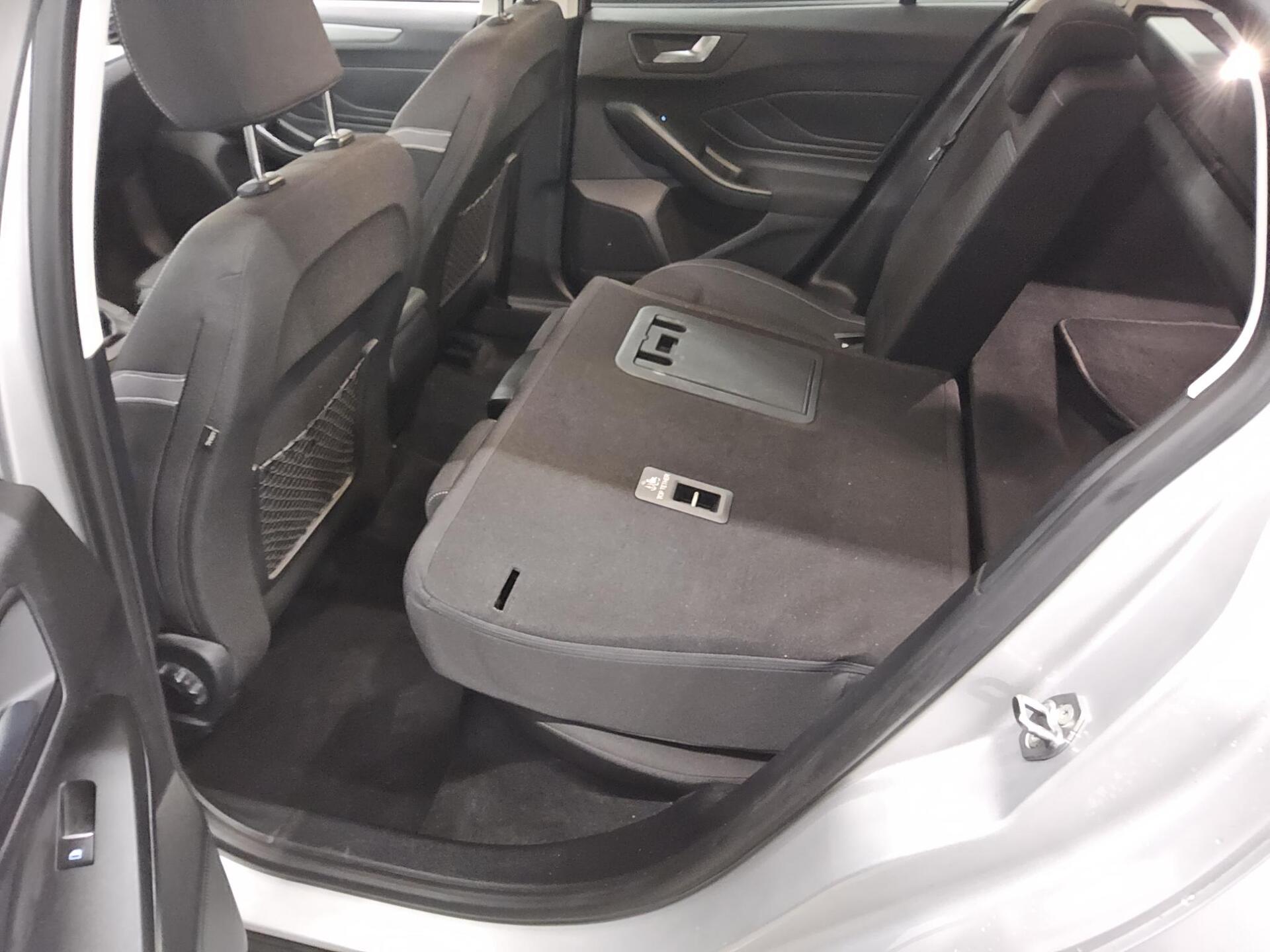 Ford Focus Turnier 1.5 EB Cool&Connect Navi LED RFK 13