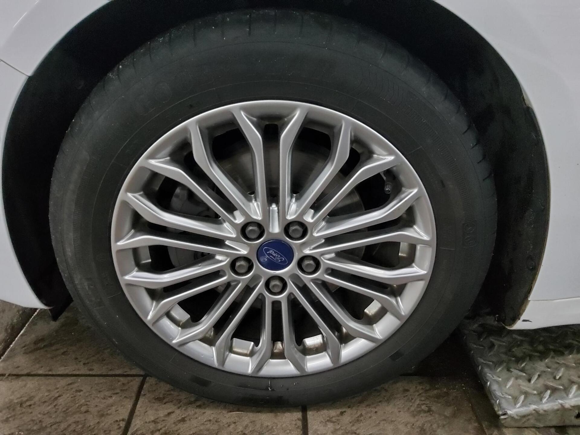 Ford Mondeo Turnier 2.0 EB Titanium Navi LED RfK Shz 10