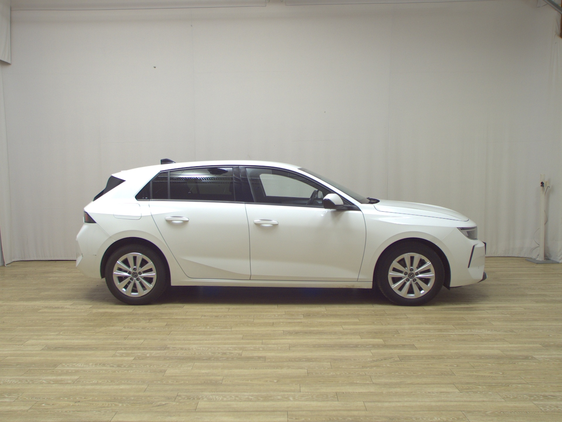 Opel Astra 1.5 D Business Ed. Navi LED RFK