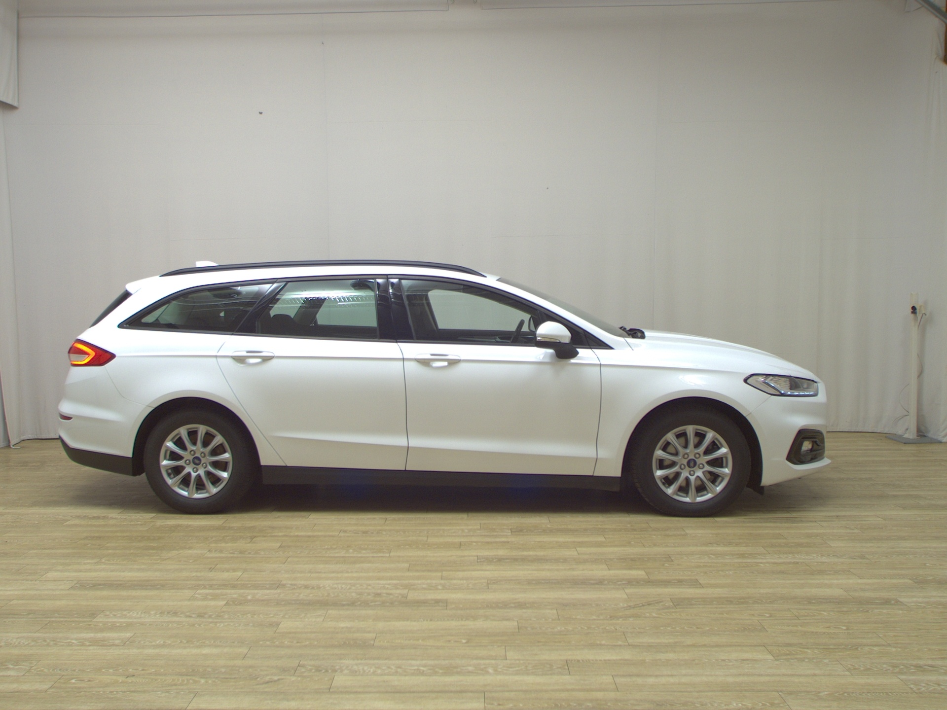 Ford Mondeo Turnier 2.0 EB Trend Navi LED RFK DAB