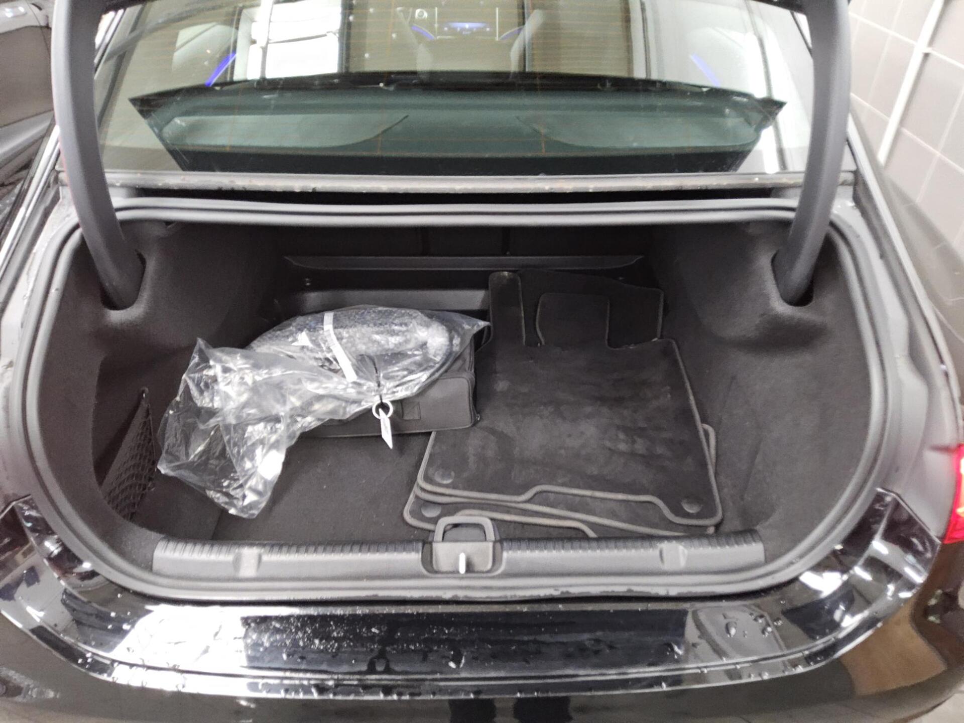 Mercedes-Benz EQE 300 T-Leder Navi LED MBUX RFK AHK 13