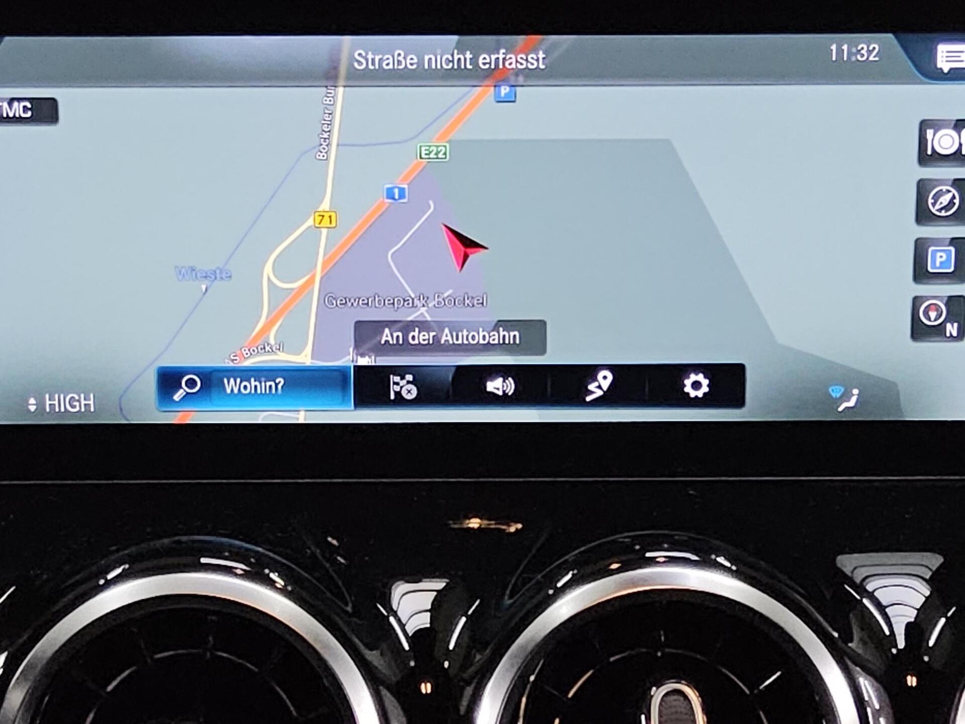 Mercedes-Benz GLA 180 d Style Navi LED RfK Shz PDC Tempomat 7