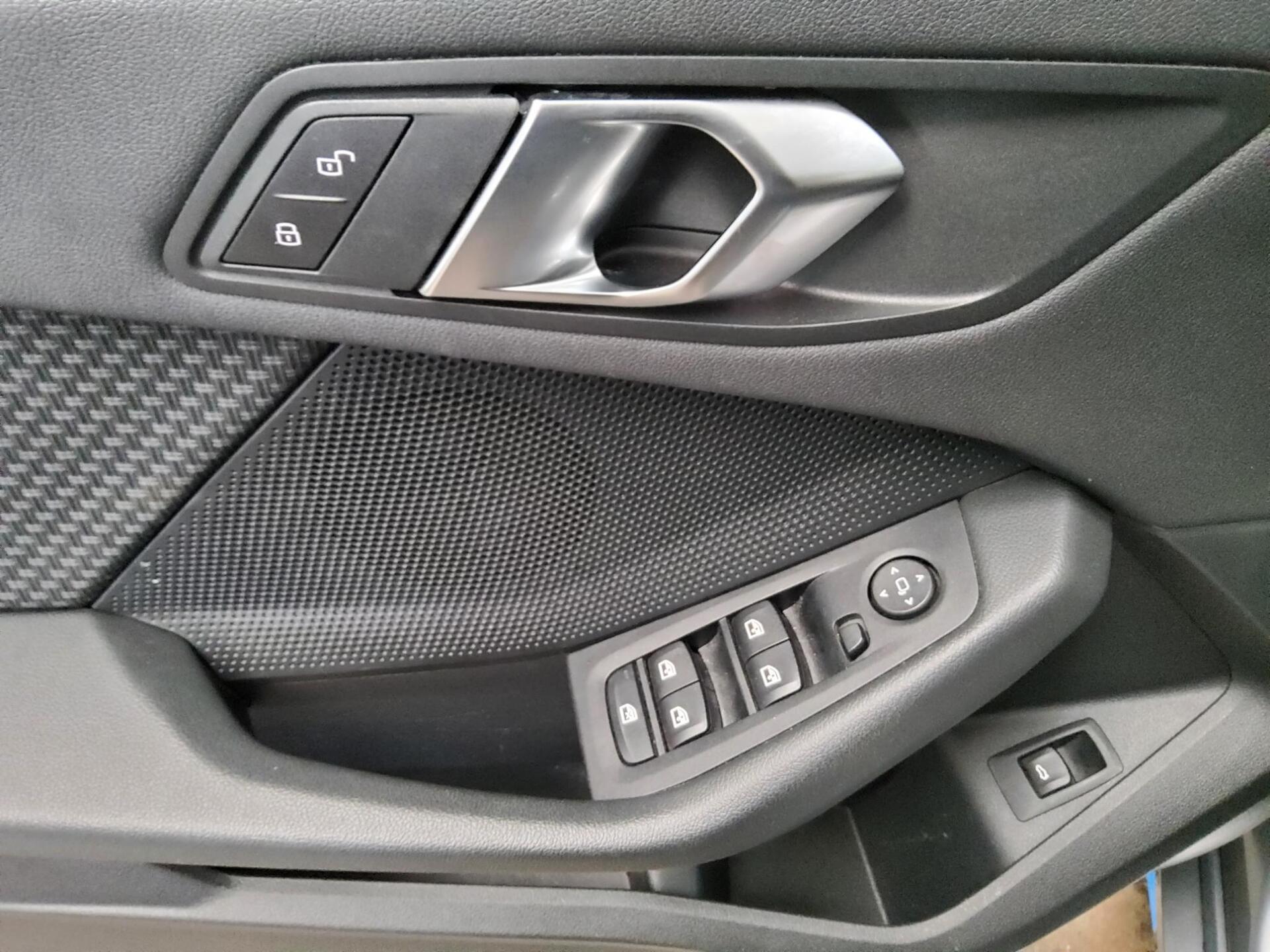 BMW 116i Advantage Navi LED LC-Pro PDC SHZ 10