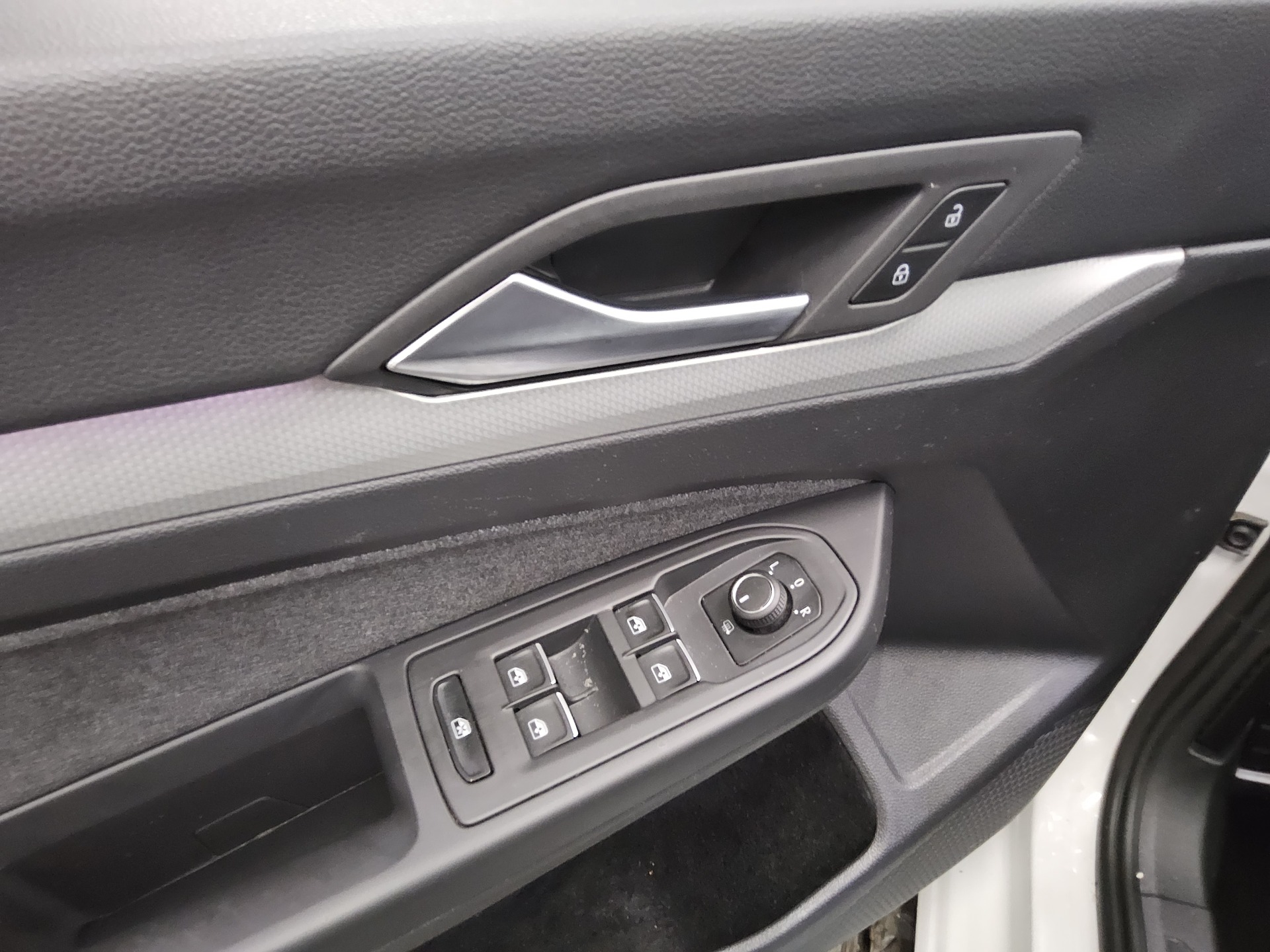 Volkswagen Golf-8 2.0 TDI Move Navi LED+ DC-Pro Pano HuD 10