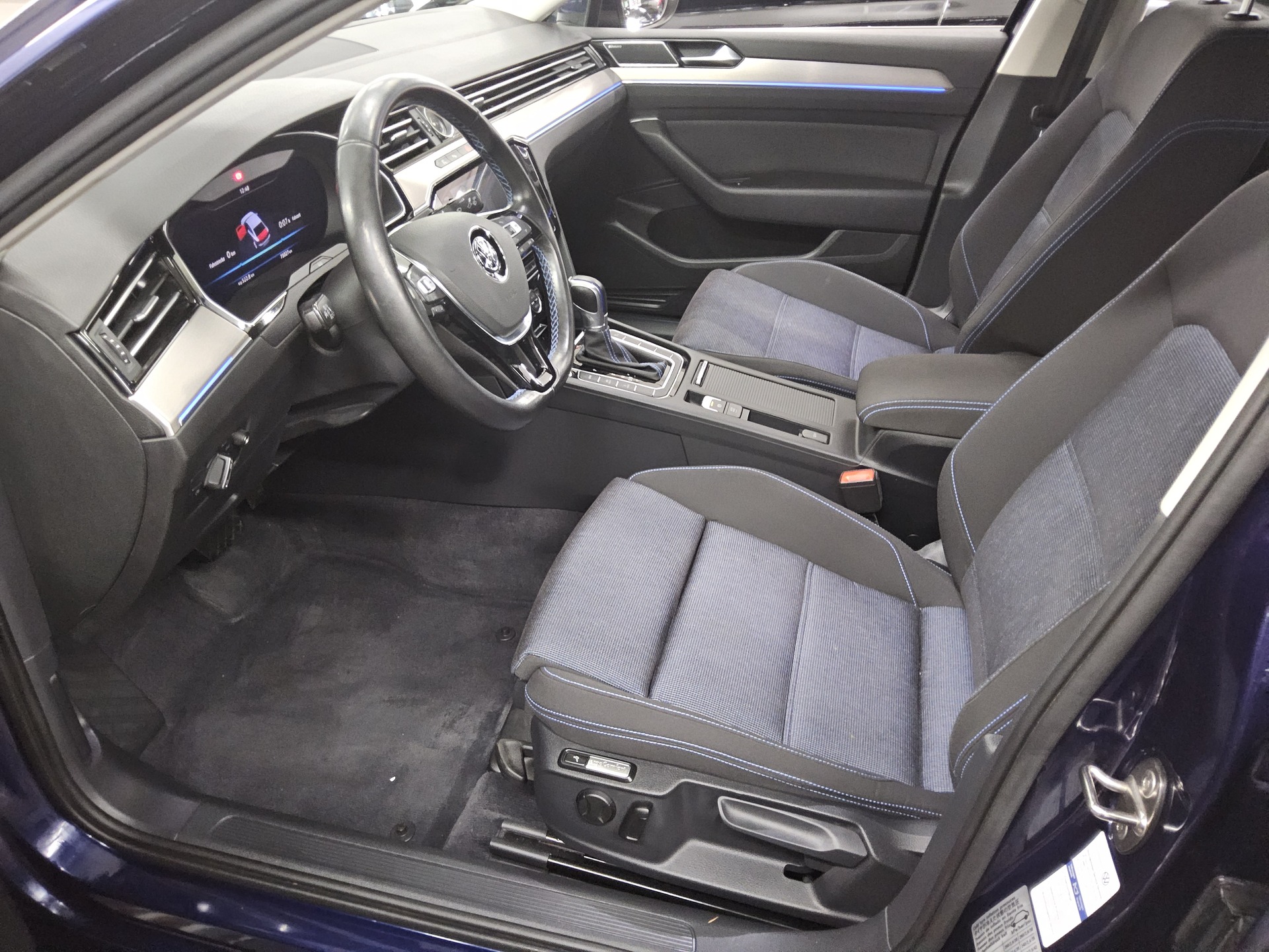 Volkswagen Passat GTE 1.4 TSI Navi LED AID RfK HuD ACC Shz 9