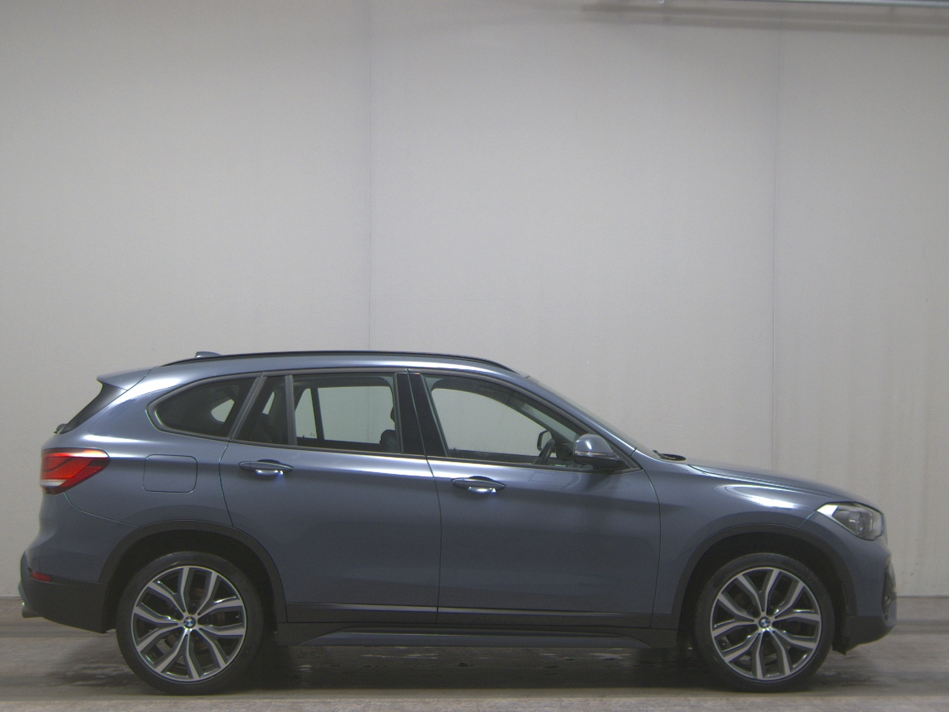 BMW X1 xDrive20d Sport-Line Nav Pano HuD H-K LED AHK