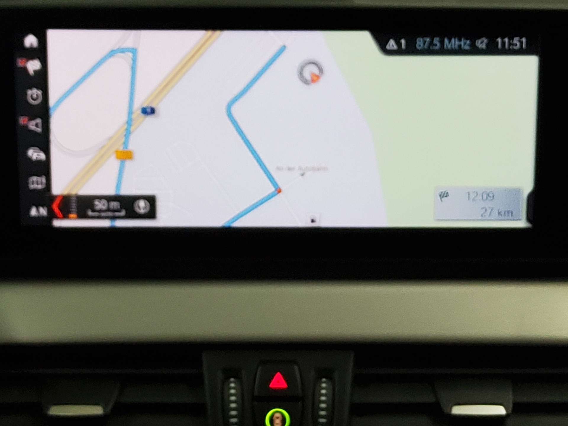 BMW X1 xDrive20d Sport-Line Nav Pano HuD H-K LED AHK 7