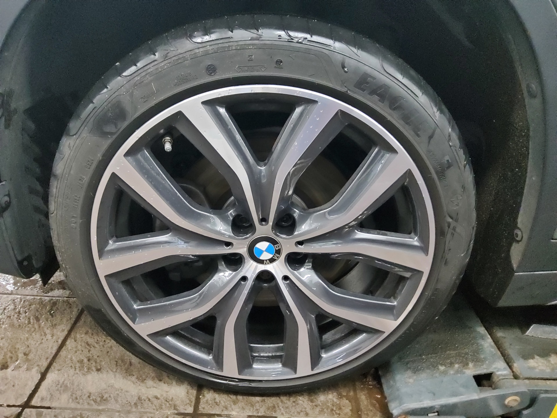 BMW X1 xDrive20d Sport-Line Nav Pano HuD H-K LED AHK 10