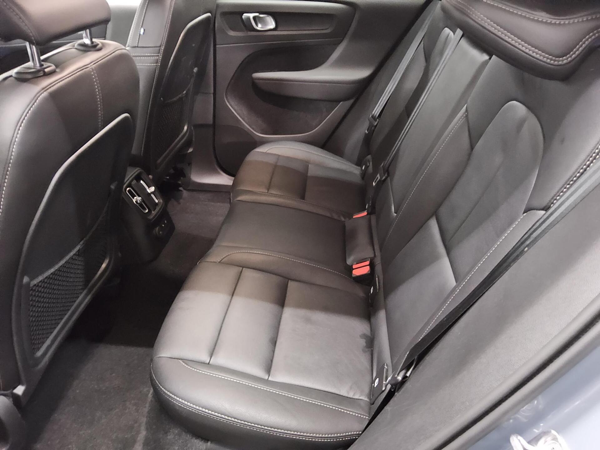 Volvo XC40 T5 Recharge R-Design Leder Navi LED RFK H-K 13