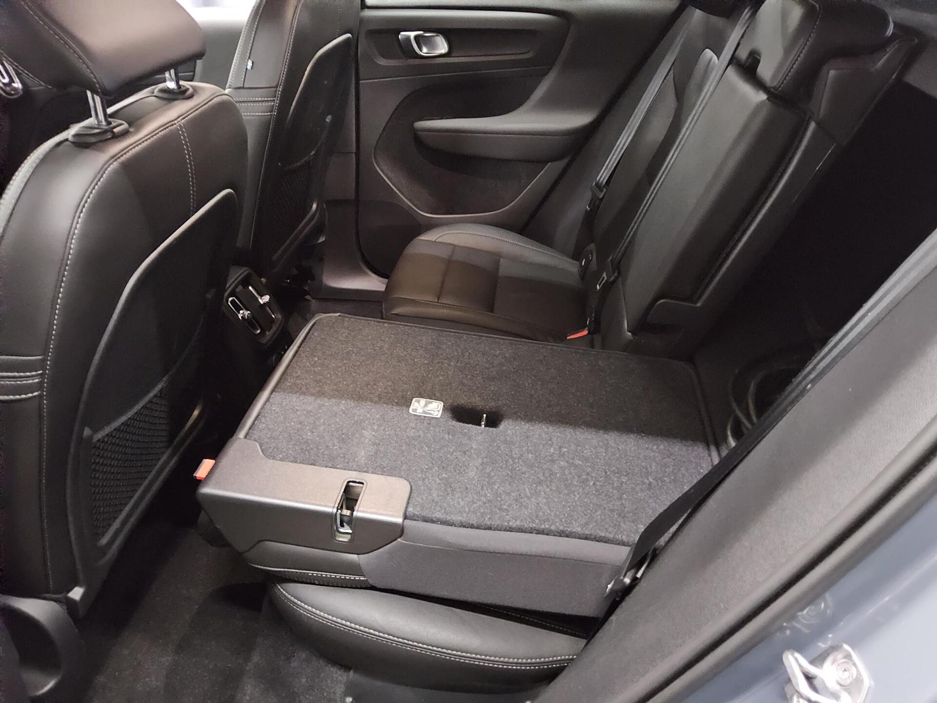 Volvo XC40 T5 Recharge R-Design Leder Navi LED RFK H-K 12