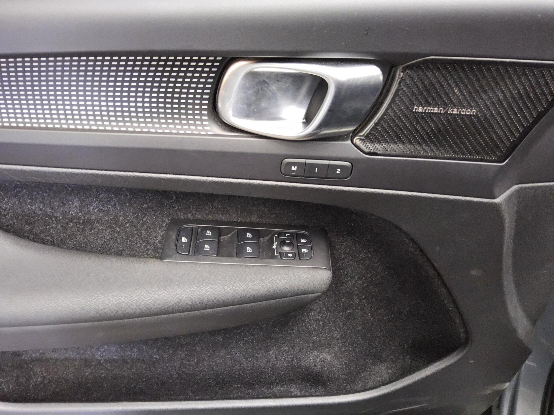 Volvo XC40 T5 Recharge R-Design Leder Navi LED RFK H-K 9