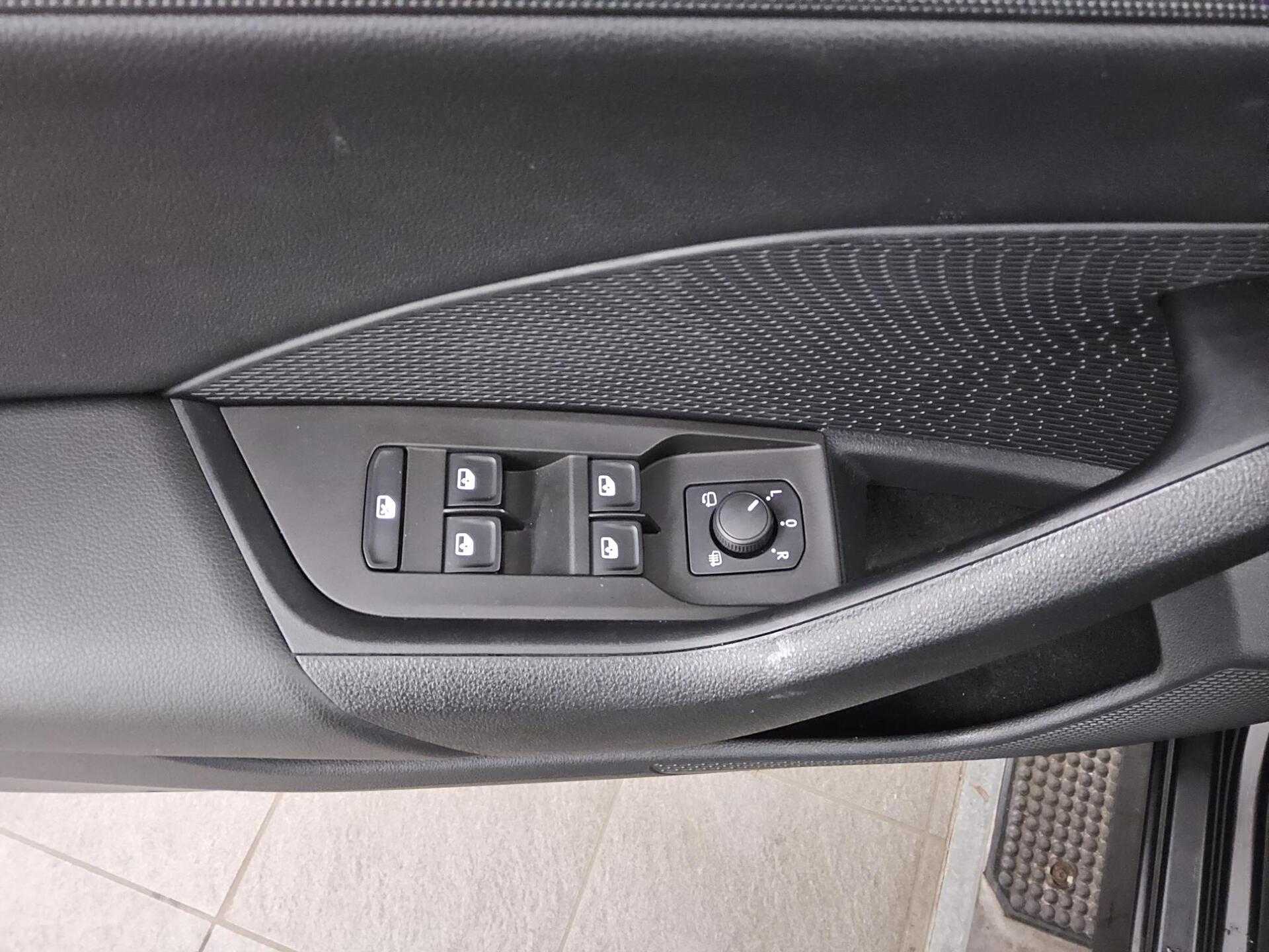 Skoda Octavia Kombi 2.0 TDI Ambition Navi Led vc PDC 10