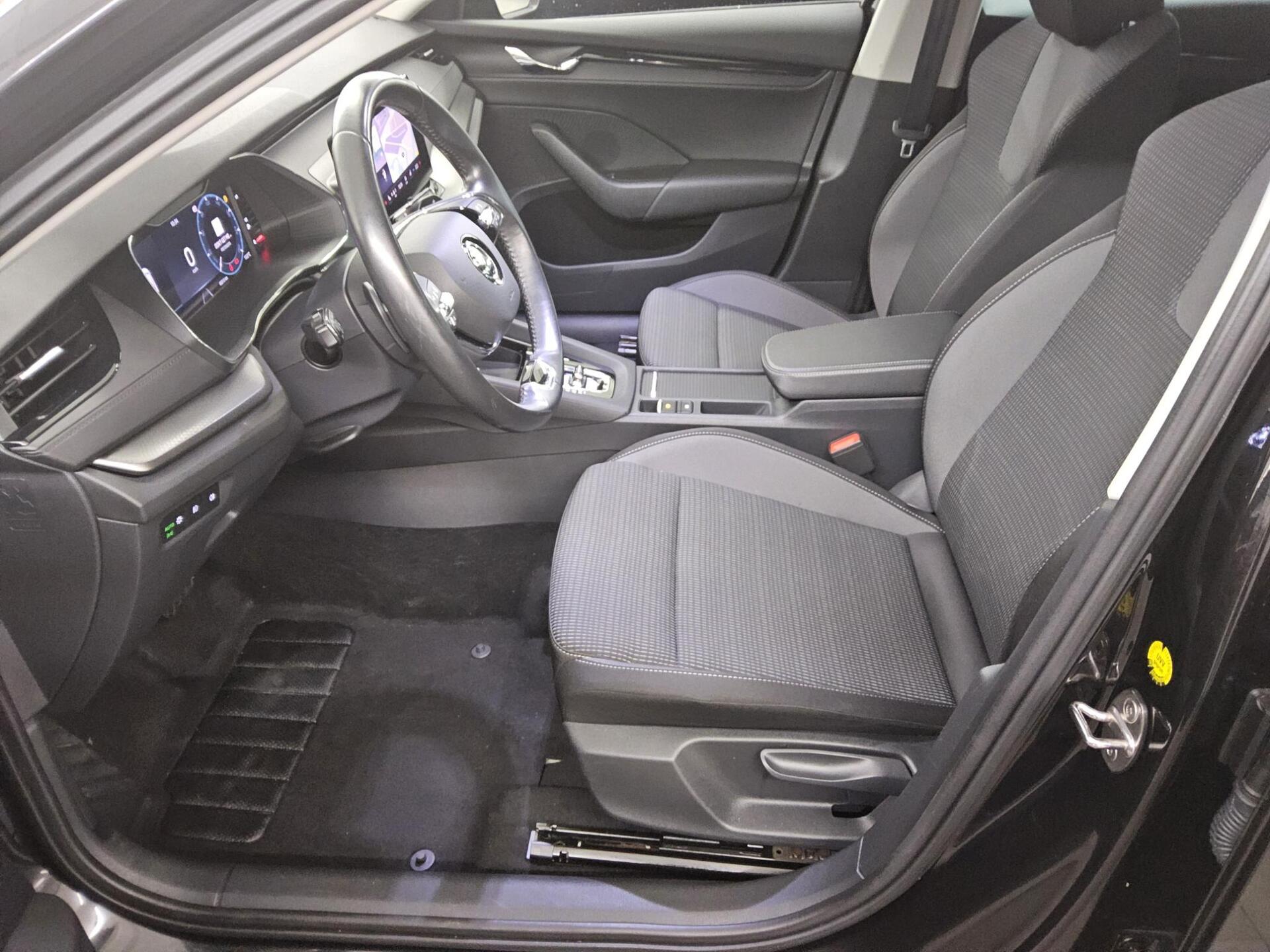 Skoda Octavia Kombi 2.0 TDI Ambition Navi Led vc PDC 9