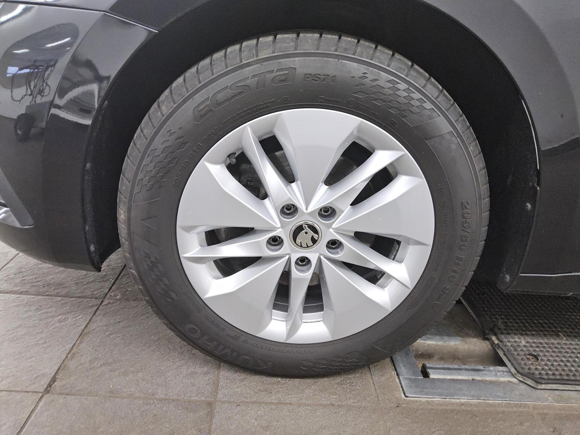 Skoda Octavia Kombi 2.0 TDI Ambition Navi Led vc PDC 11