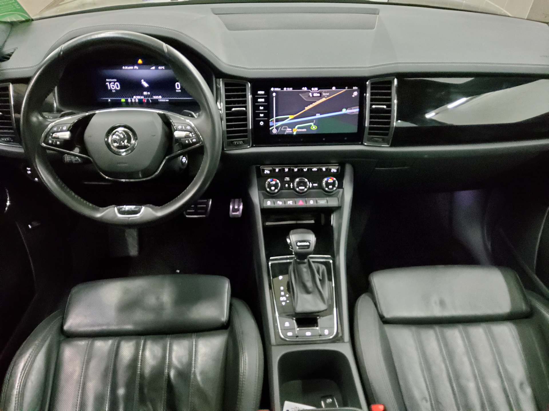 Skoda Kodiaq 2.0 TDI L&K Leder Navi LED vc Pano 360° 5