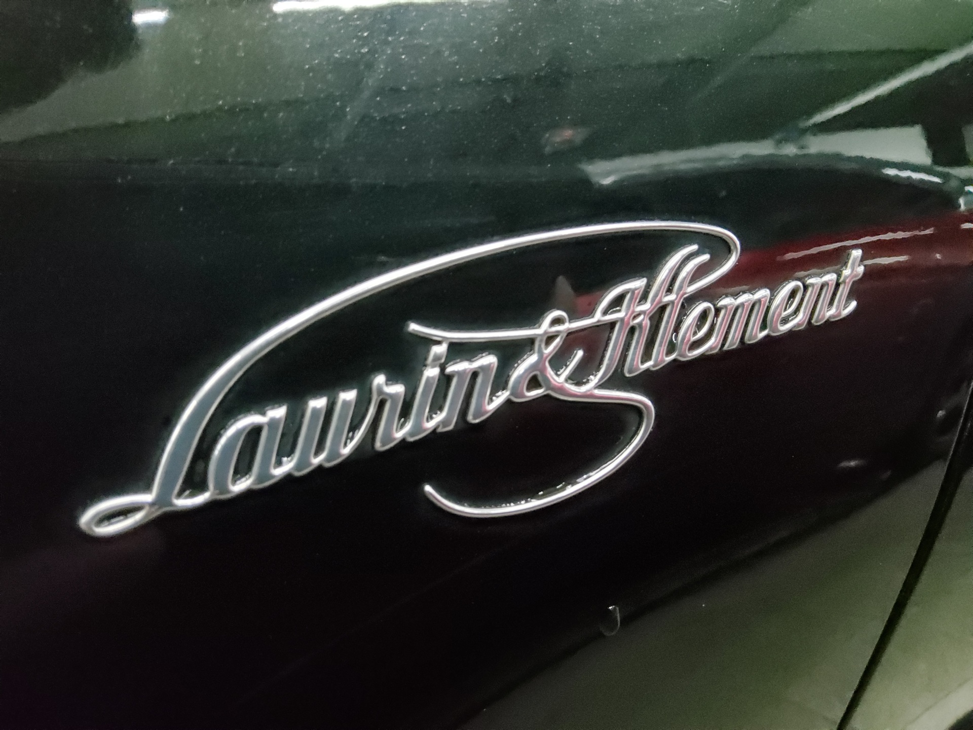 Skoda Kodiaq 2.0 TDI L&K Leder Navi LED vc Pano 360° 12