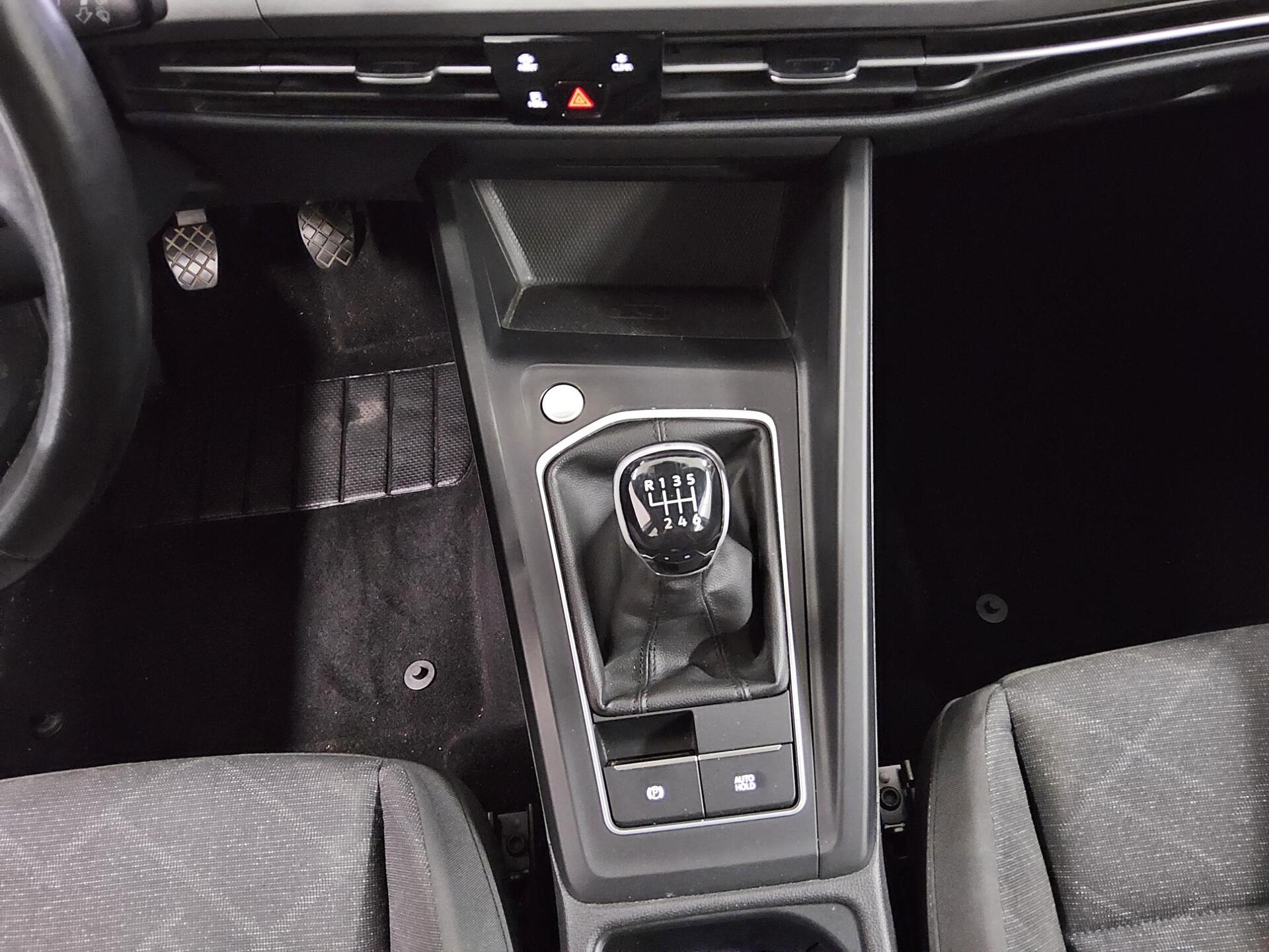 Volkswagen Golf-8 Var. 2.0 TDI Life Navi LED AID ACC DAB+ 6