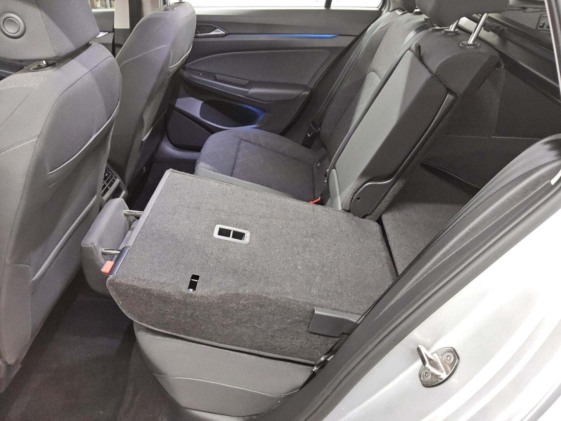 Volkswagen Golf-8 Var. 2.0 TDI Life Navi LED AID ACC DAB+ 13