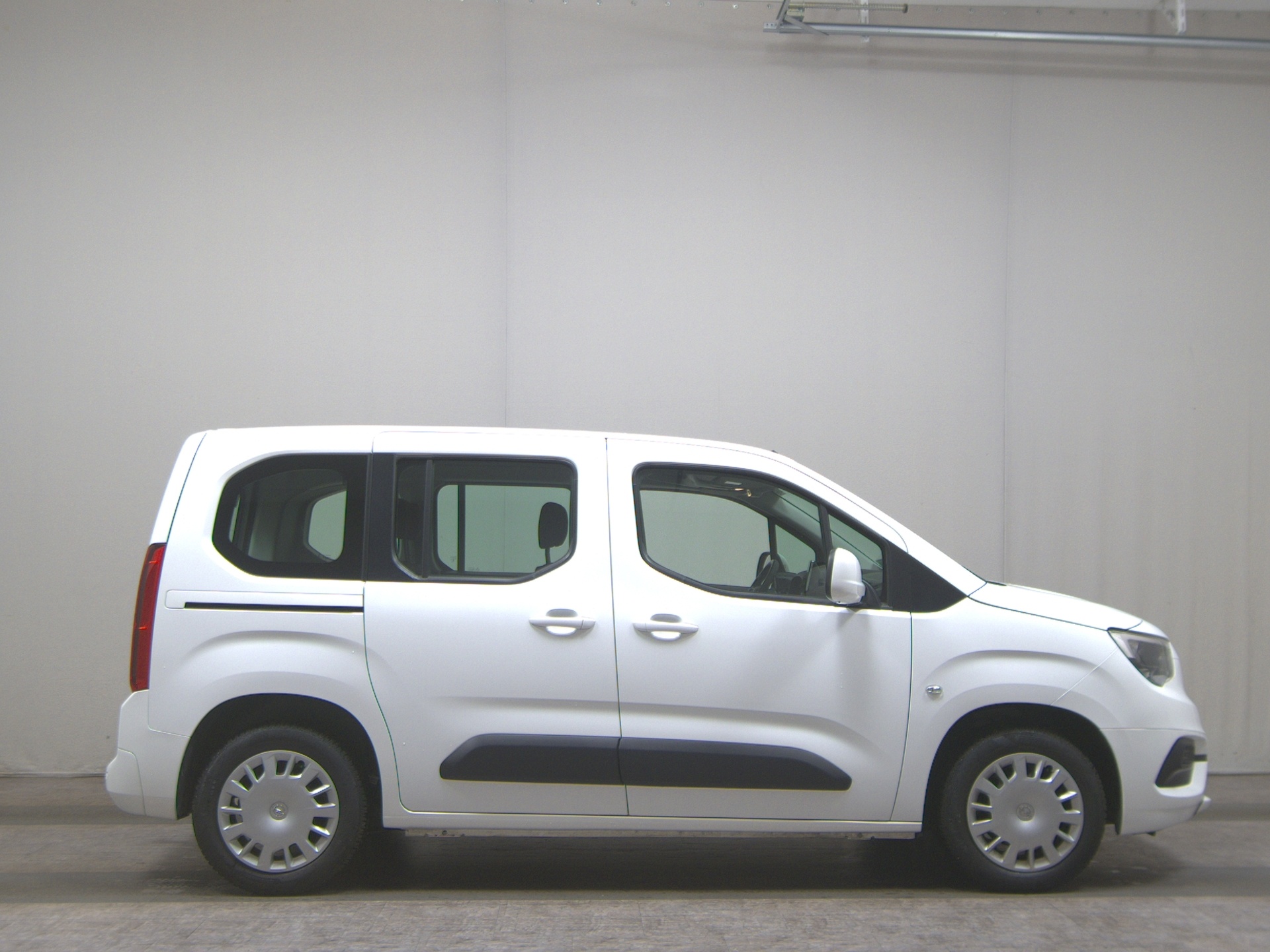 Opel Combo Life 1.5 D Edition 5-Sitzer Navi AHK PDC