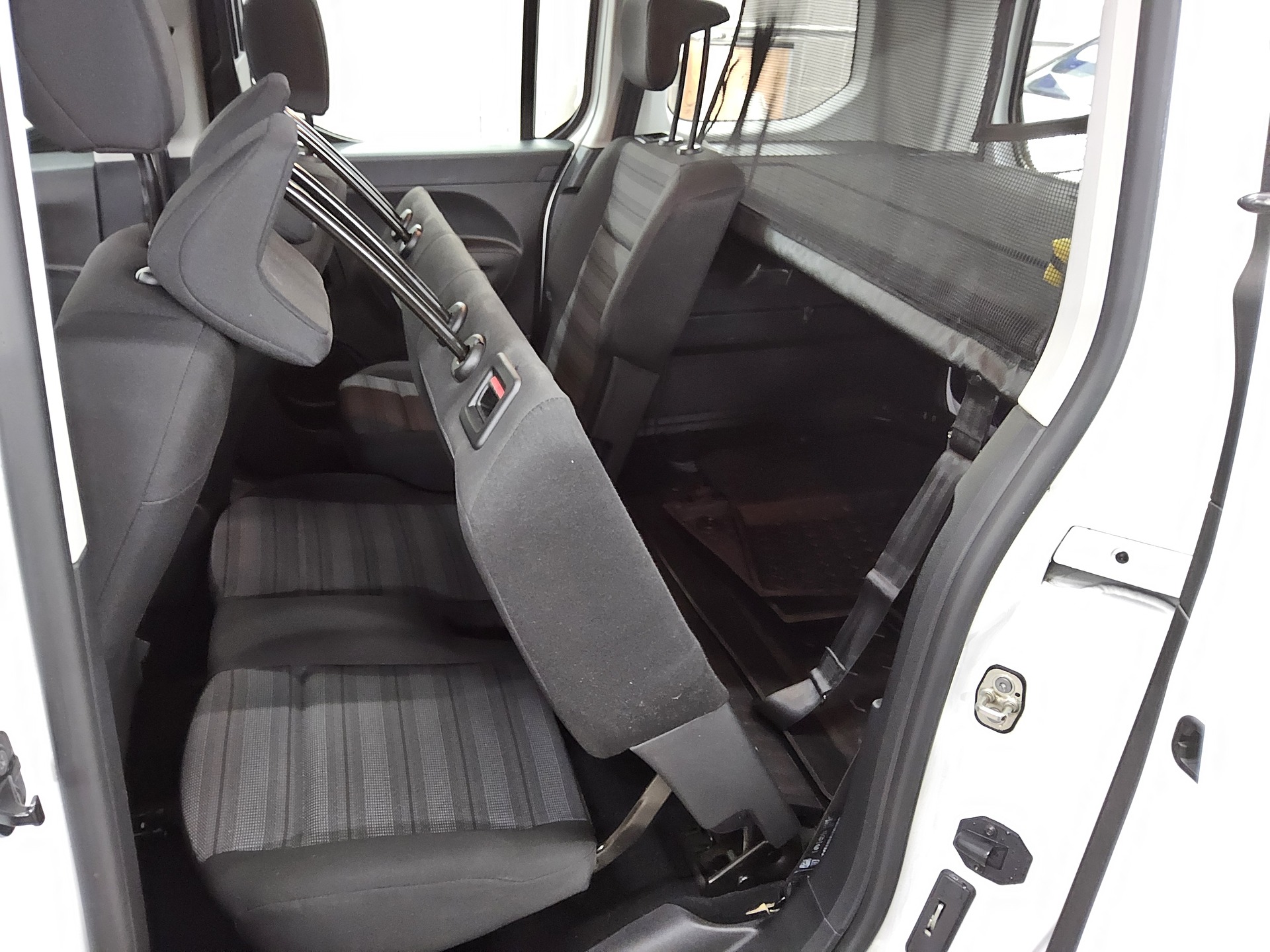 Opel Combo Life 1.5 D Edition 5-Sitzer Navi AHK PDC 12