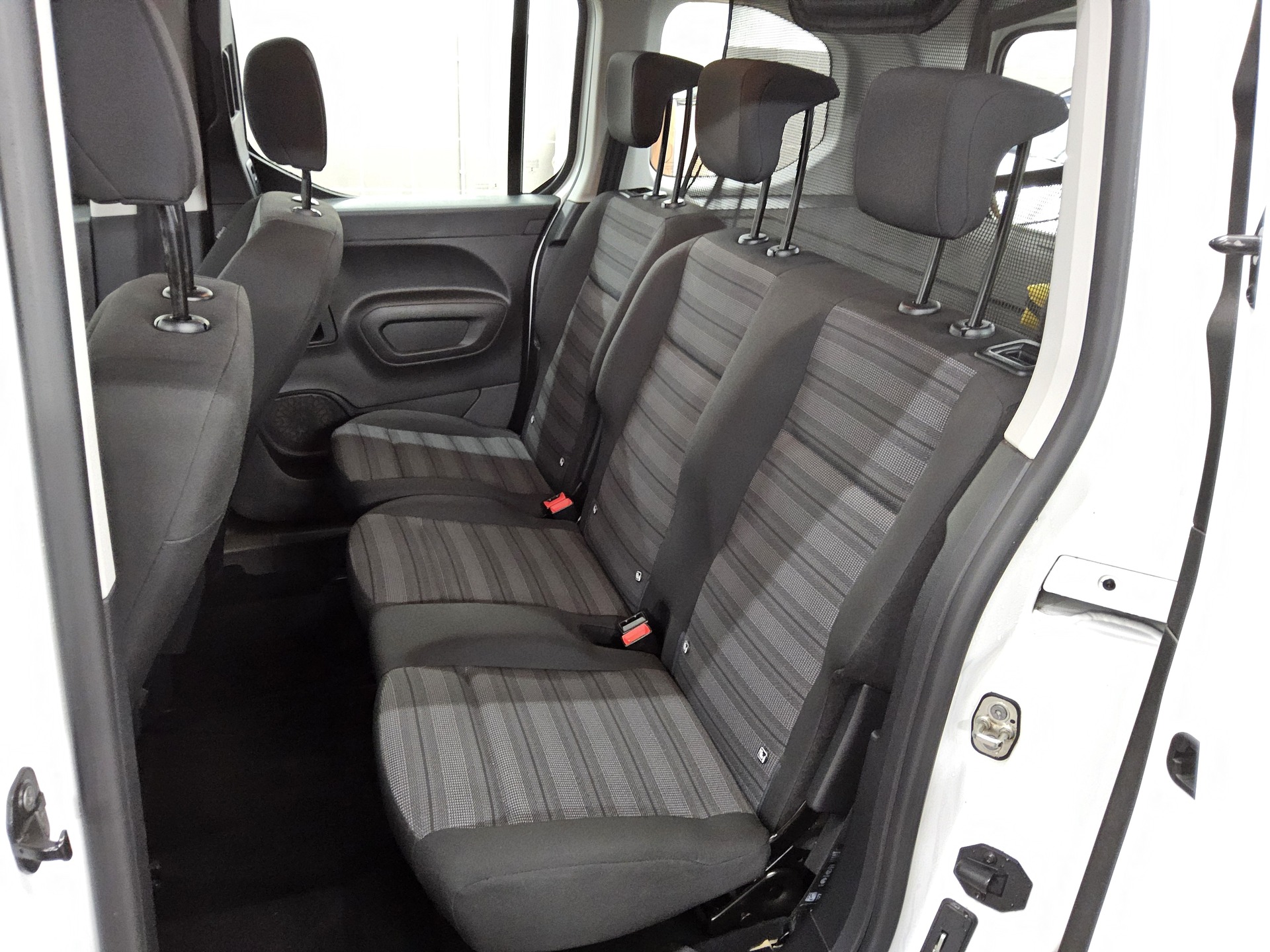 Opel Combo Life 1.5 D Edition 5-Sitzer Navi AHK PDC 13