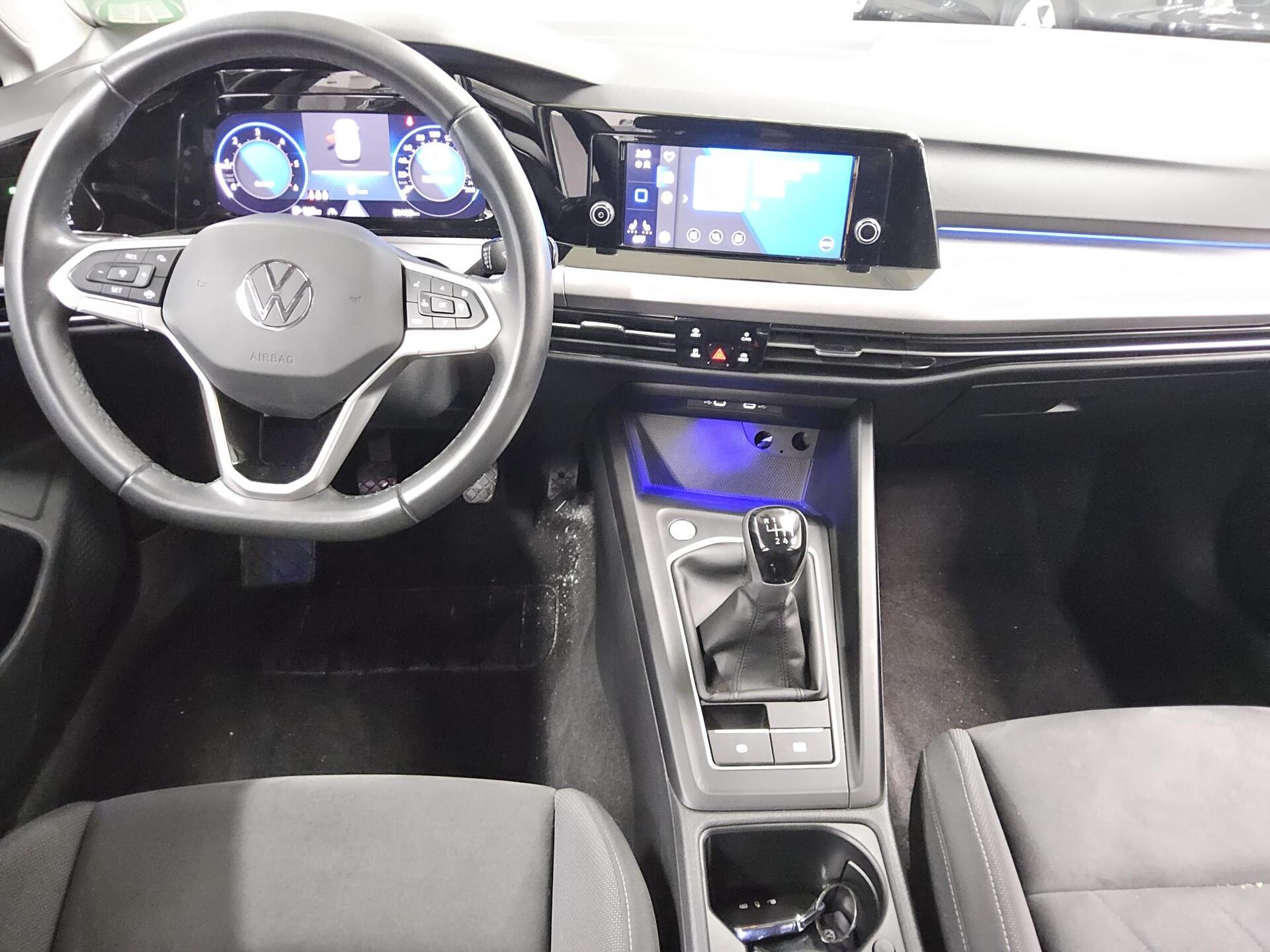 Volkswagen Golf-8 2.0 TDI Life LED Kamera AHK AID PDC 5