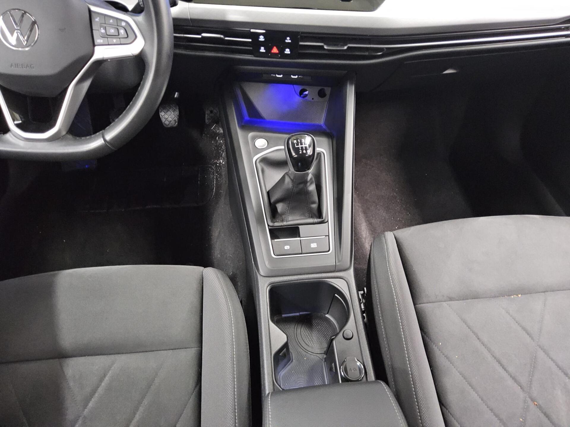 Volkswagen Golf-8 2.0 TDI Life LED Kamera AHK AID PDC 6