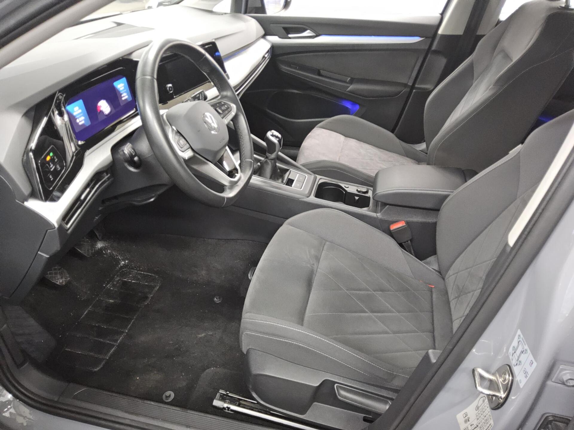 Volkswagen Golf-8 2.0 TDI Life LED Kamera AHK AID PDC 9