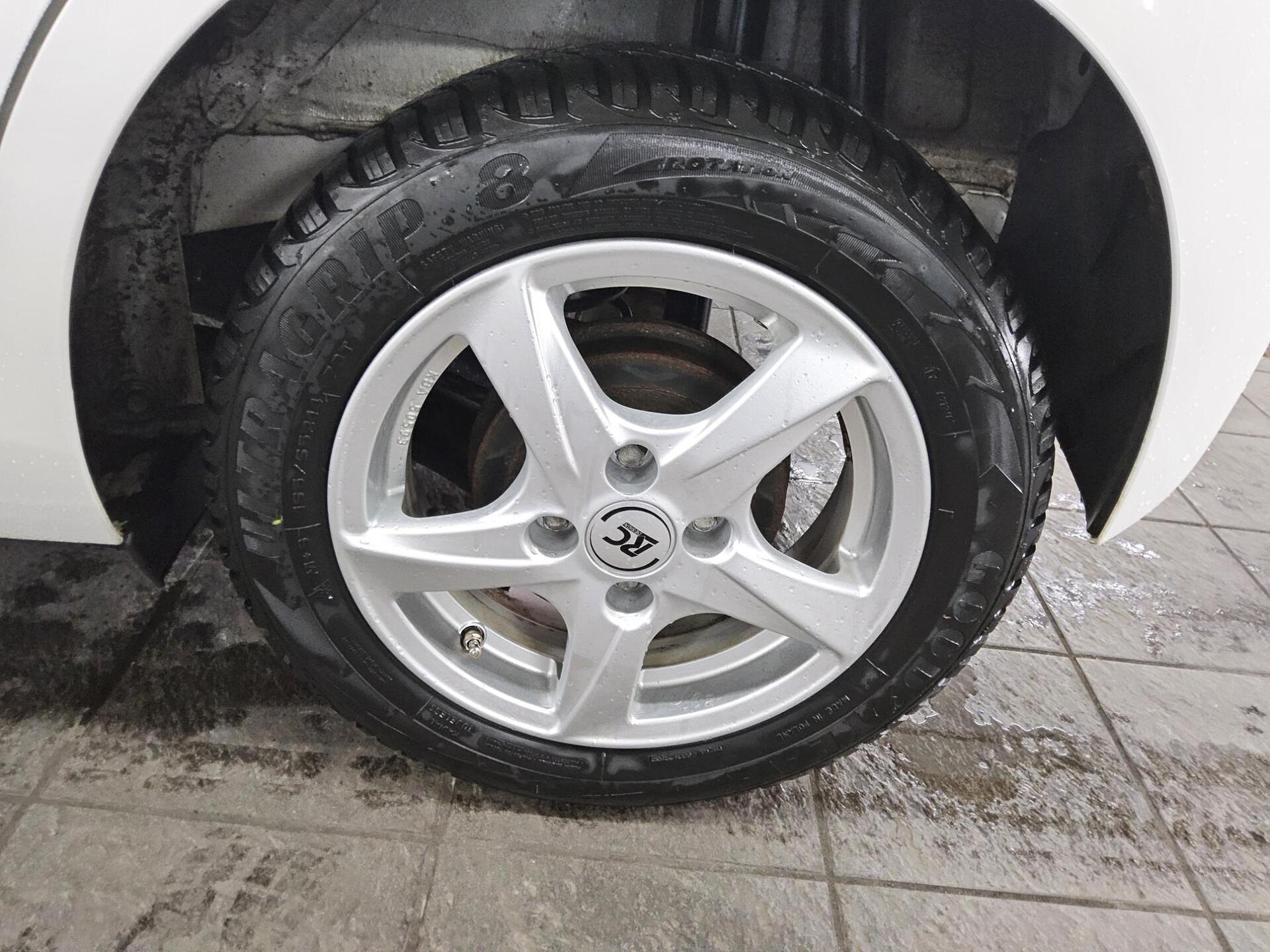 Toyota Aygo 1.0 x-Play 4-Türen Tempomat Shz 10