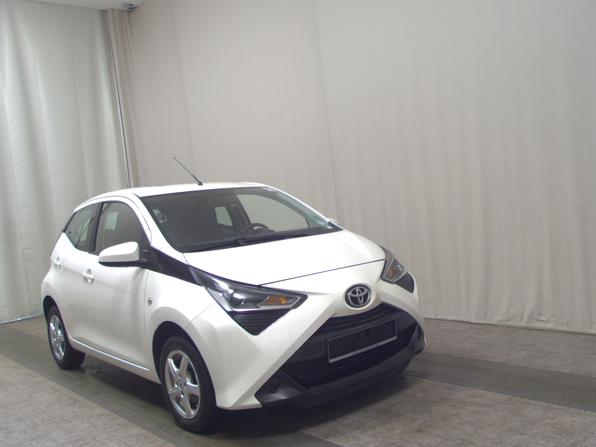 Toyota Aygo 1.0 x-Play 4-Türen Tempomat Shz 3