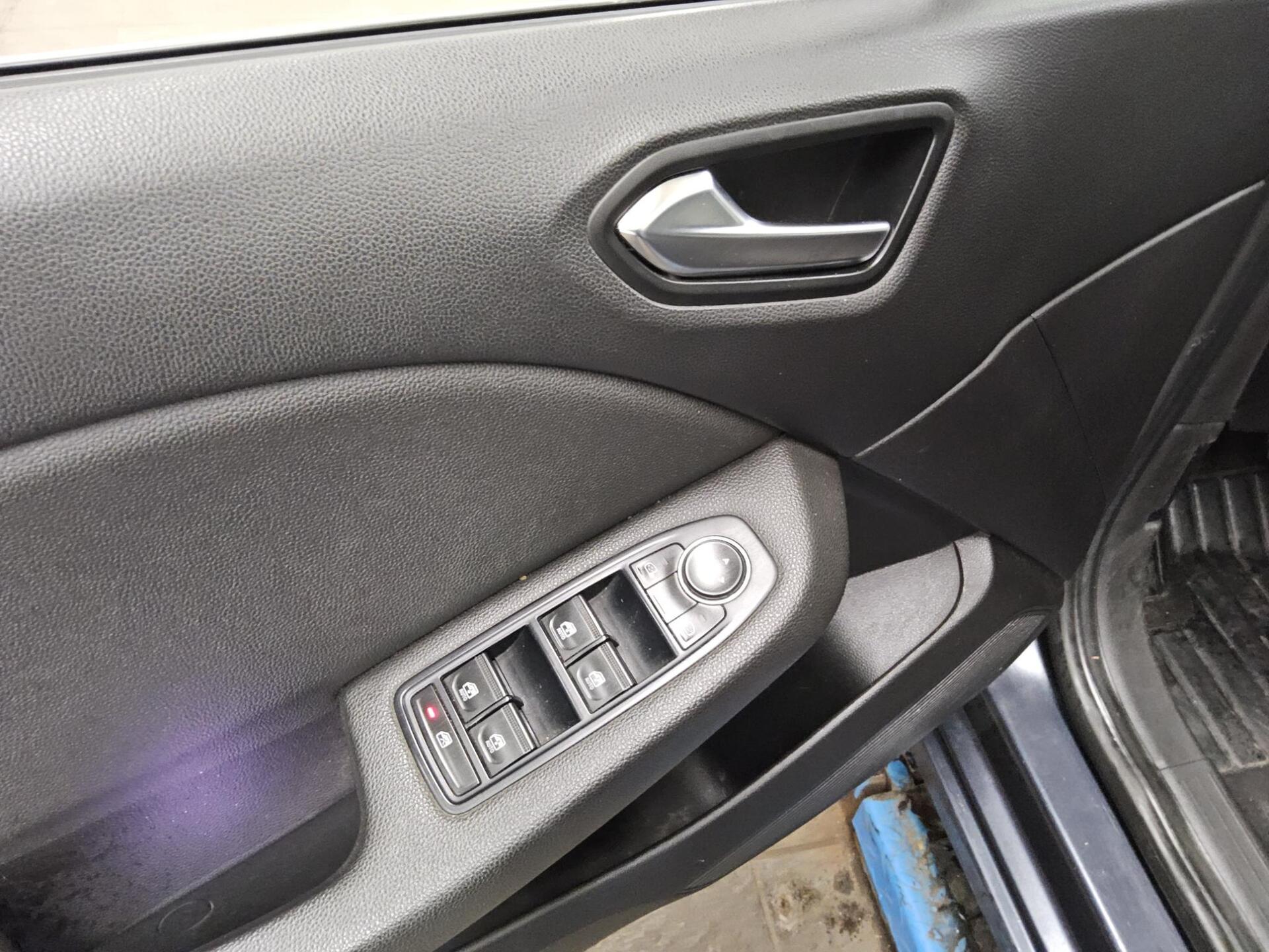 Renault Clio 1.0 Life T-Leder Navi LED Shz PDC BT 10