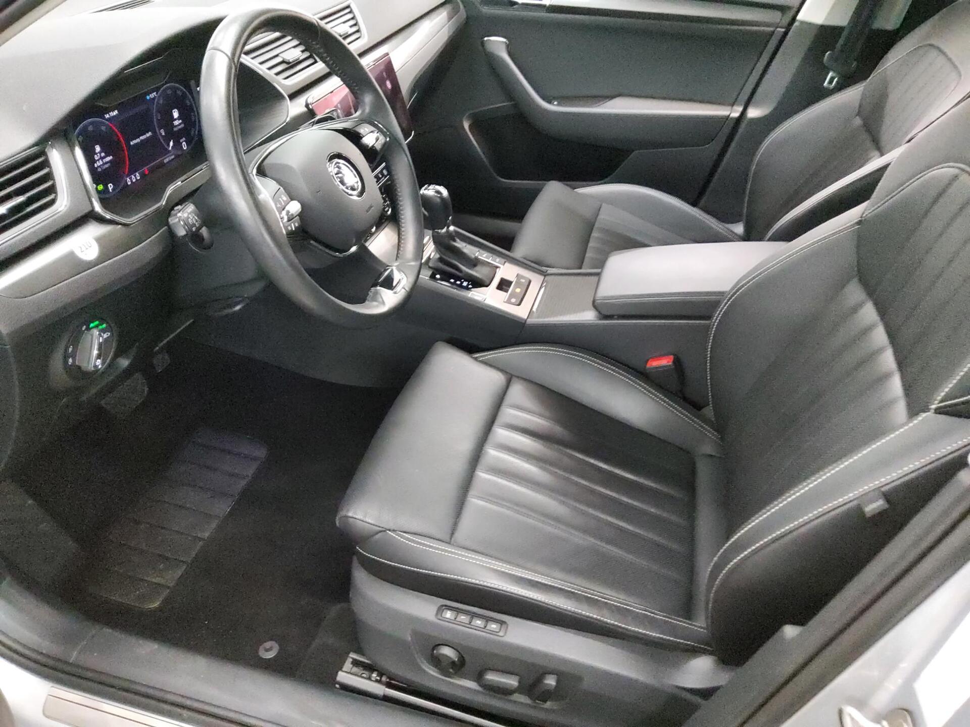 Skoda Superb Kombi 2.0 TDI Style Leder Navi vc LED RFK 9