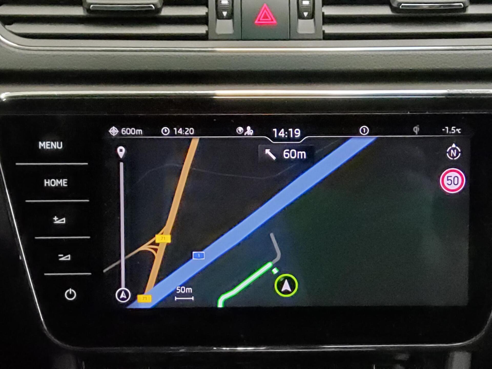 Skoda Superb Kombi 2.0 TDI Style Leder Navi vc LED RFK 7