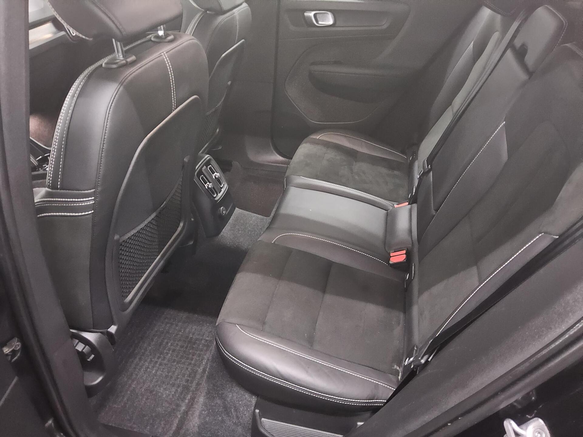 Volvo XC40 T5 Recharge Navi LED RfK AHK ACC PDC SHZ 13