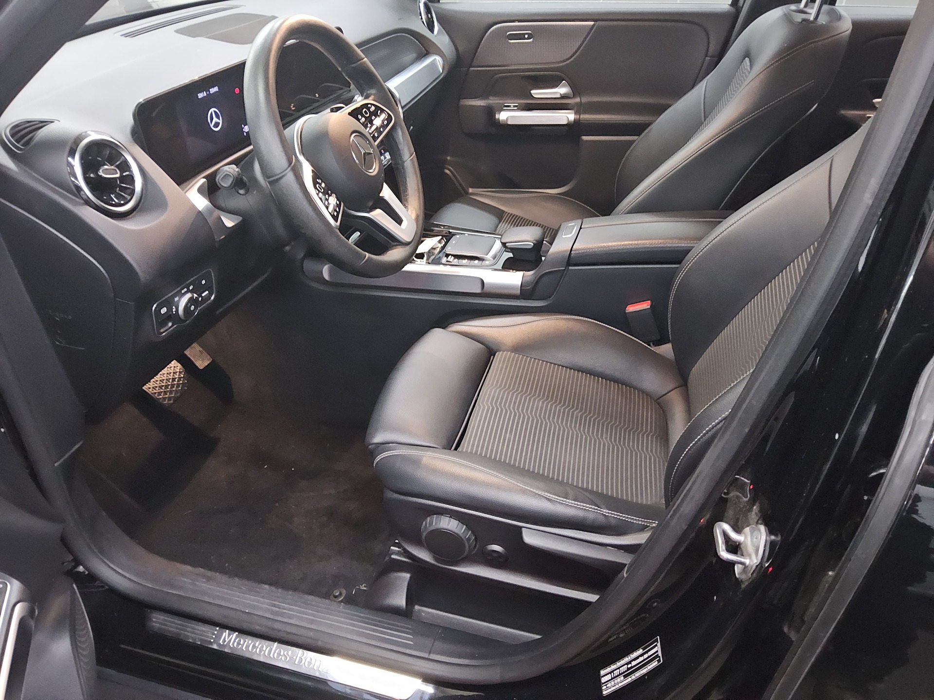 Mercedes-Benz GLB 220 d Progressive T-Leder Navi LED RfK AHK 9