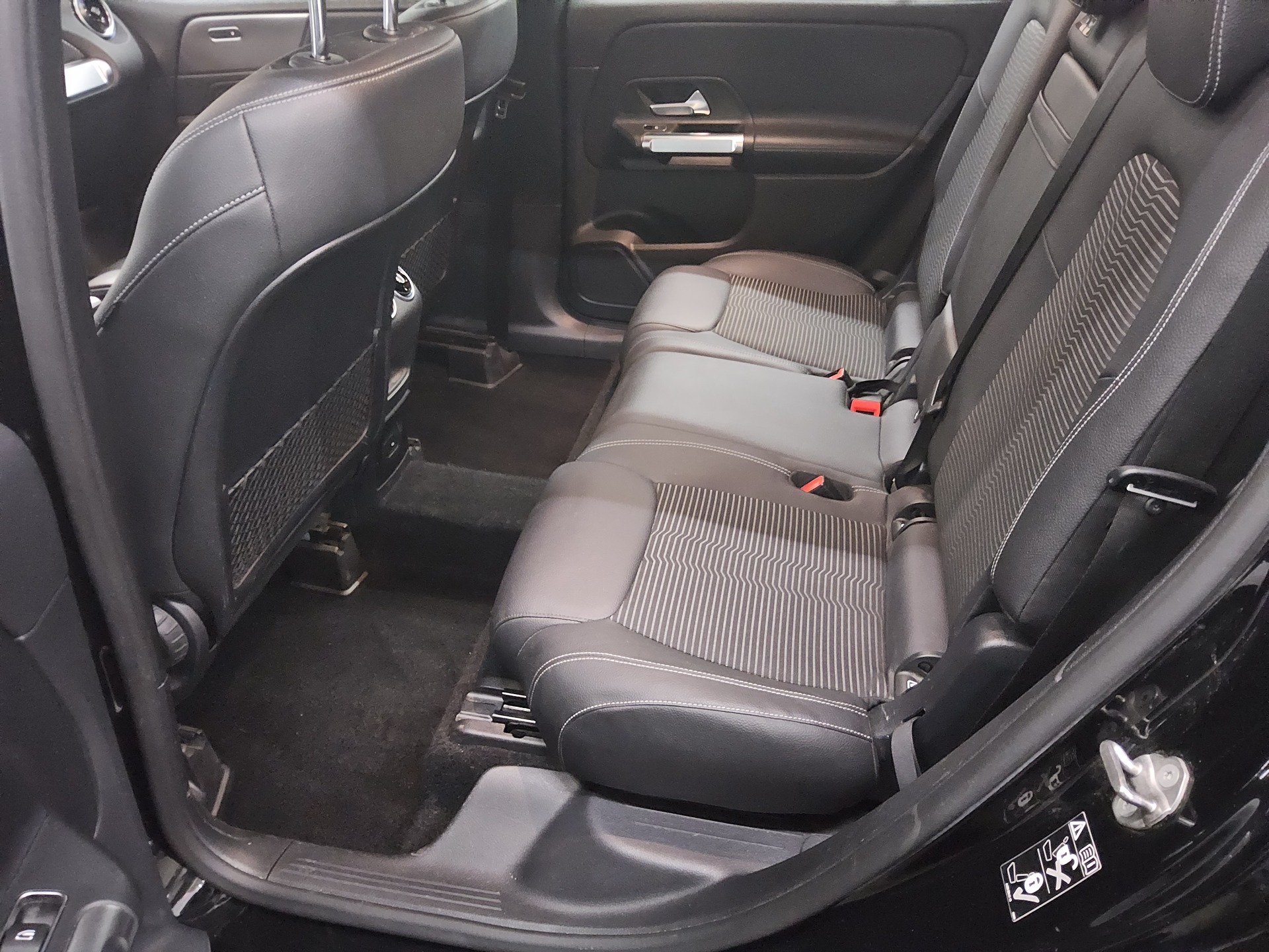 Mercedes-Benz GLB 220 d Progressive T-Leder Navi LED RfK AHK 13