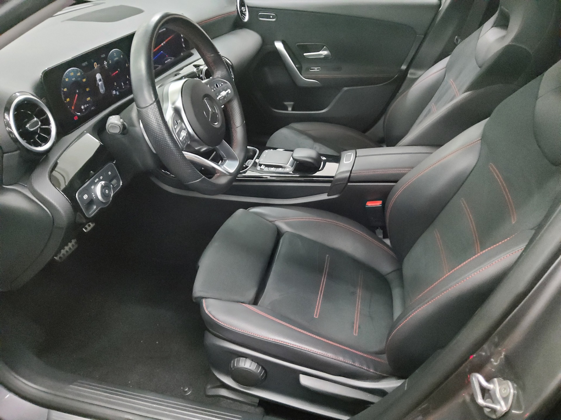 Mercedes-Benz A 180 d AMG-Line T-Leder Navi LED MBUX high RFK 9