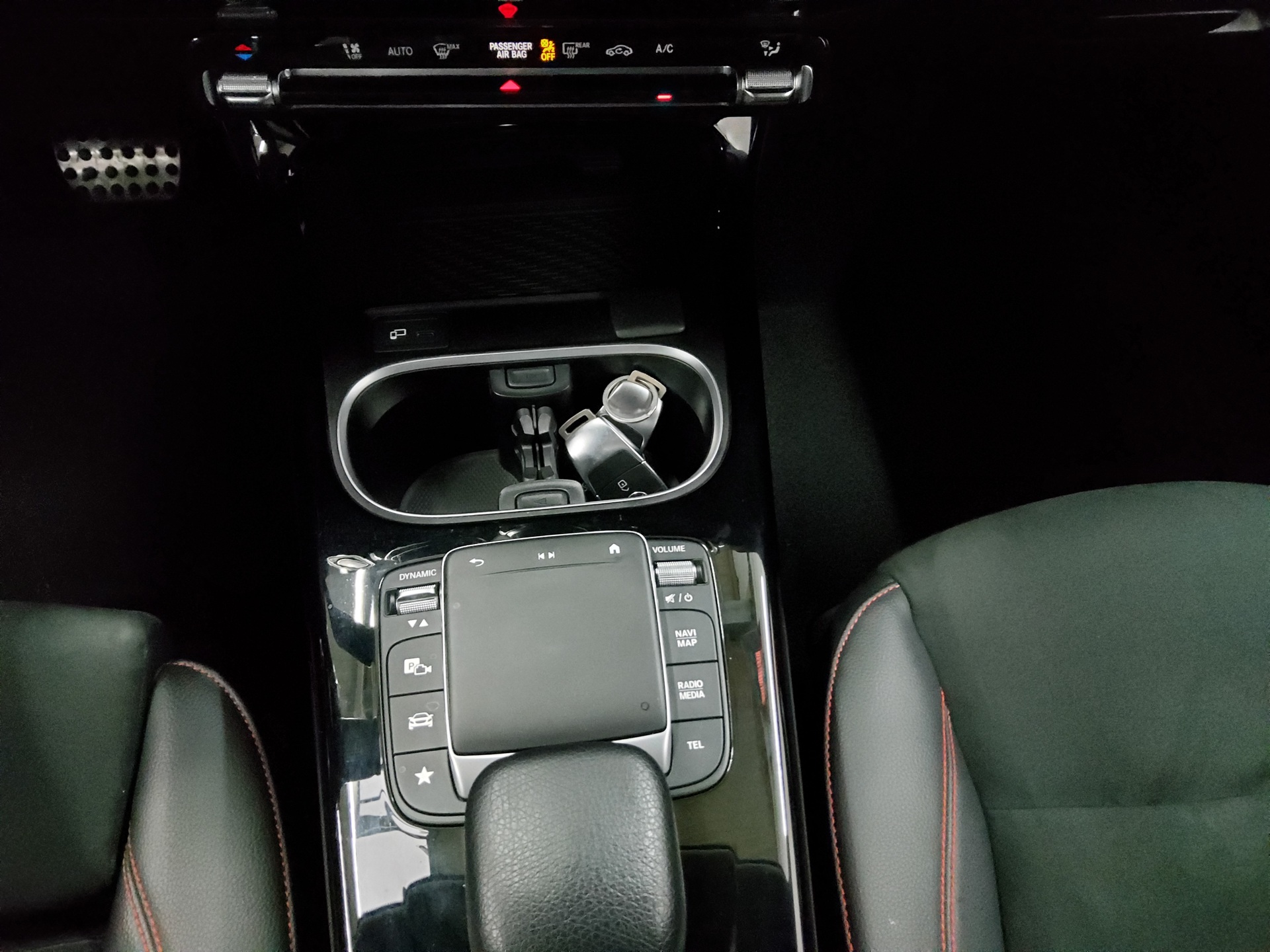 Mercedes-Benz A 180 d AMG-Line T-Leder Navi LED MBUX high RFK 6