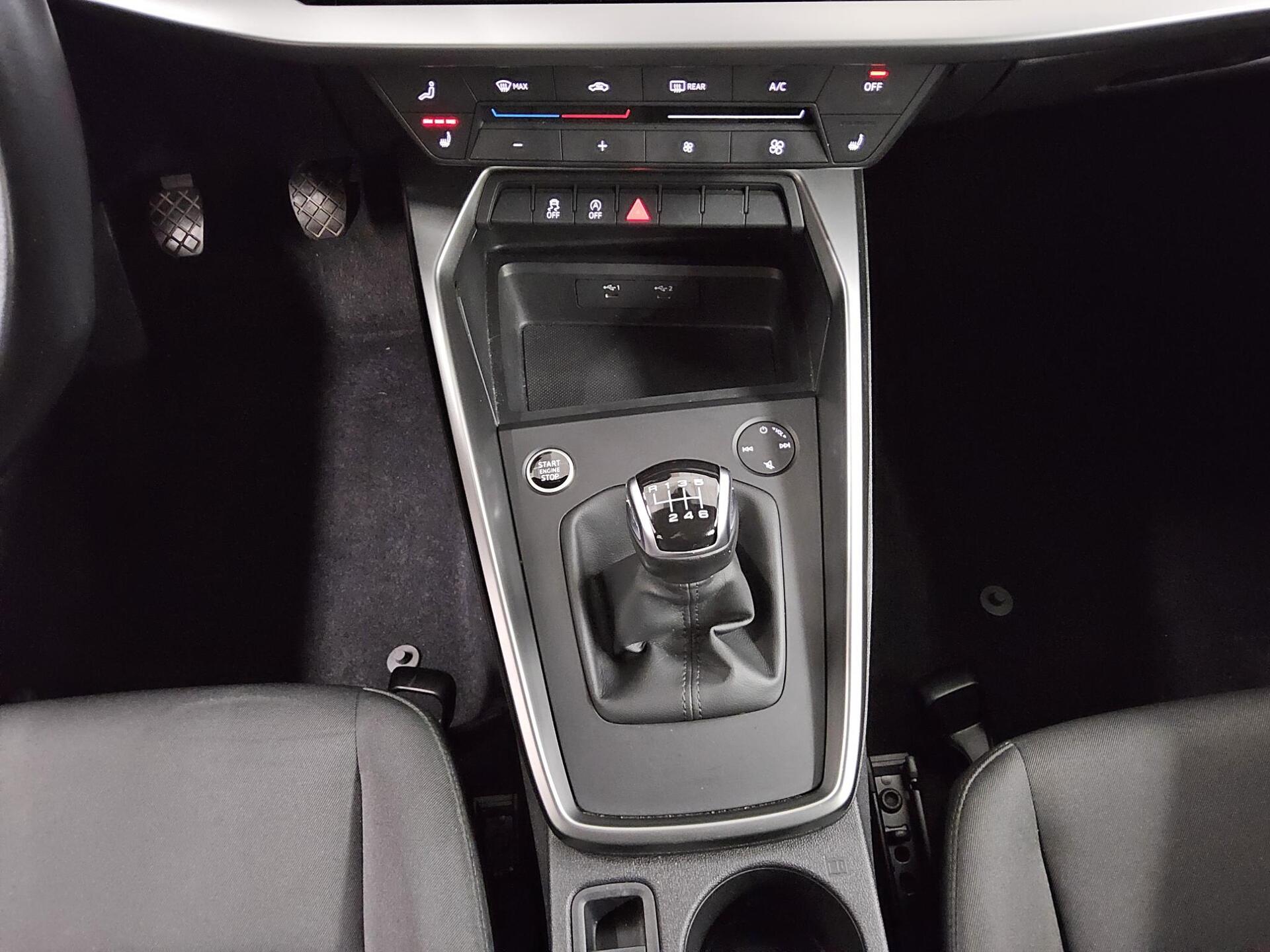 Audi A3 Sportback 30 TFSI Navi Vorb. vc LED AHK PDC 6