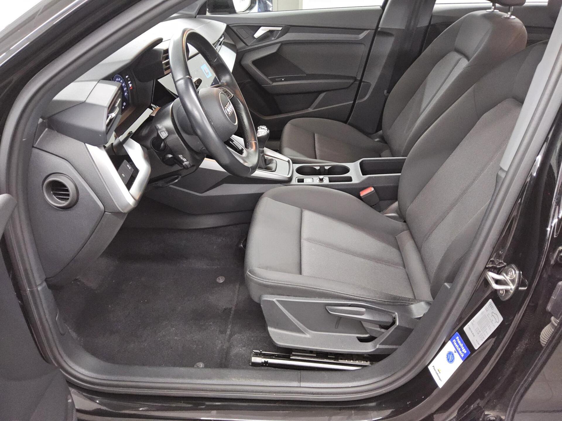 Audi A3 Sportback 30 TFSI Navi Vorb. vc LED AHK PDC 9